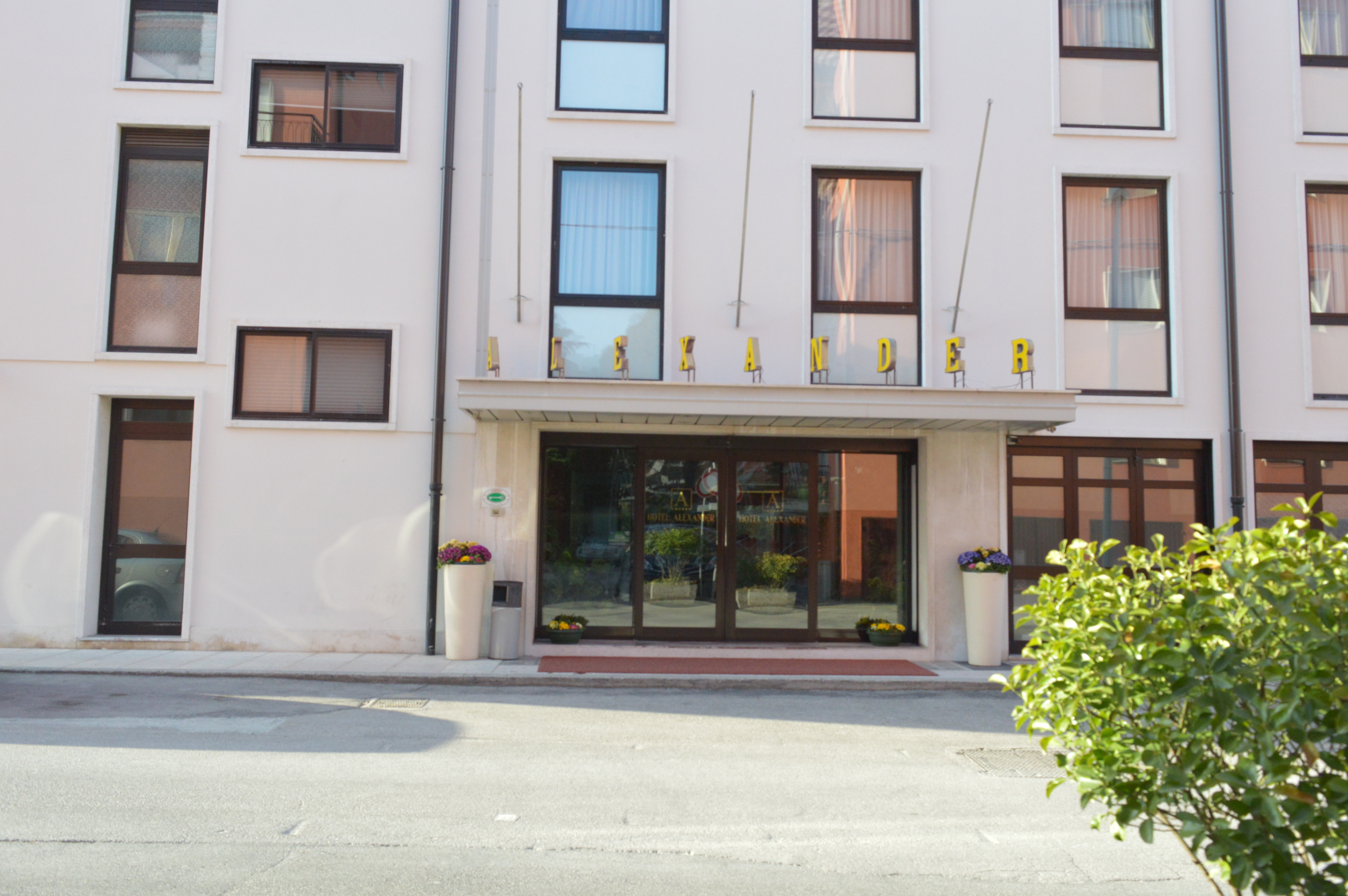 Alibaba https://cdn.alibaba.ir/ostorage/hotel/images/CFCA55D5/A122579D32CD6C7886C2DB35B48D1E84.jpg