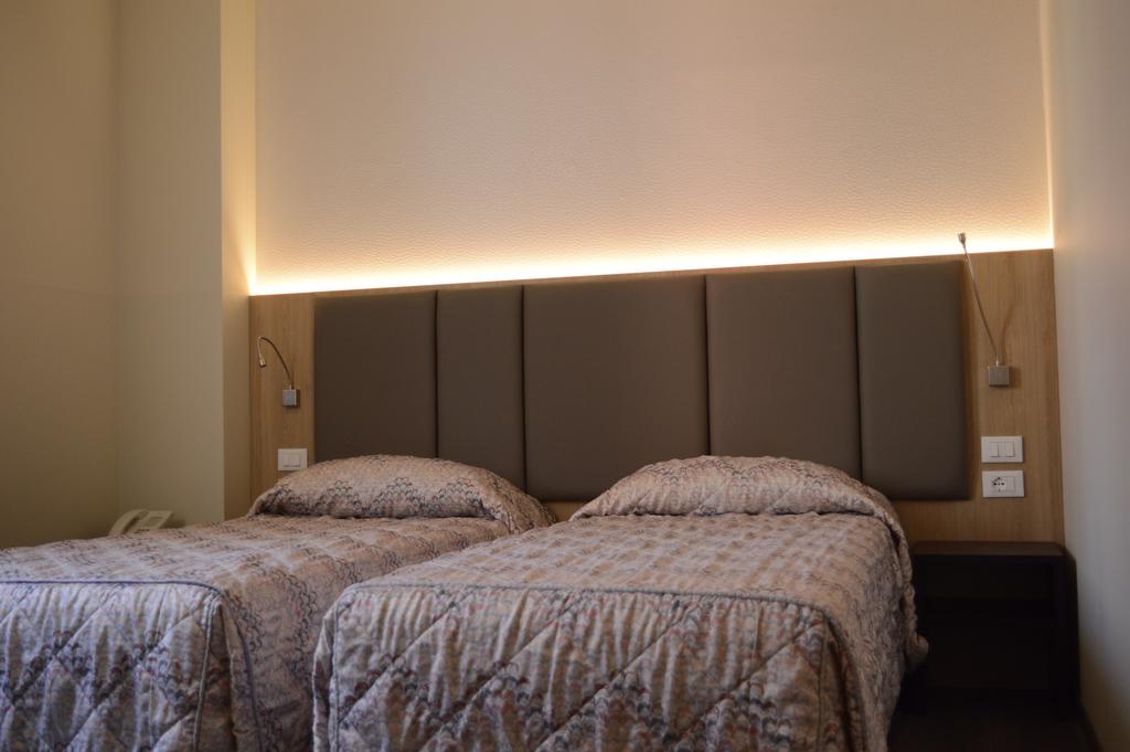 هتل Alexander مستر