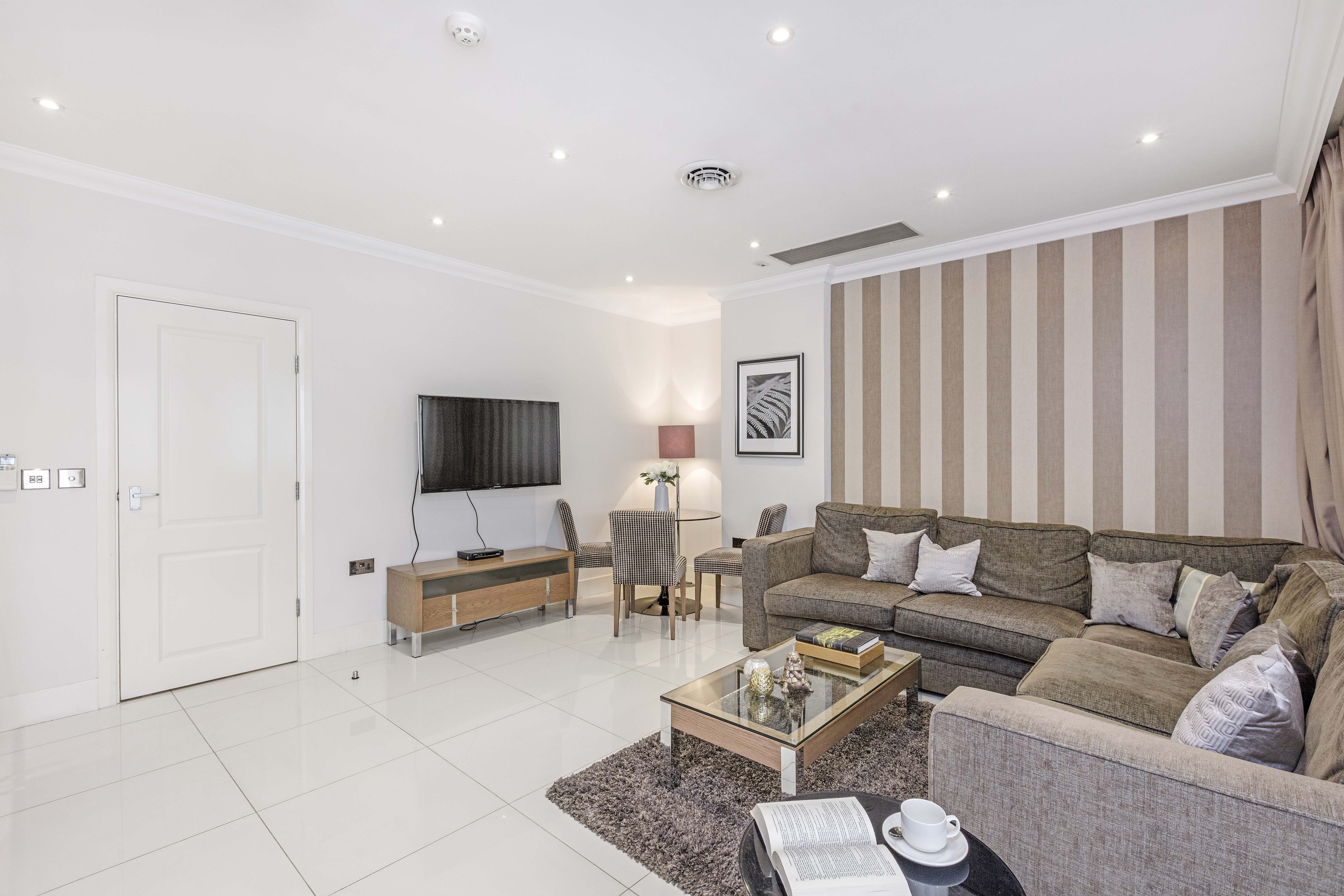 هتل Ashburn Court Apartments لندن