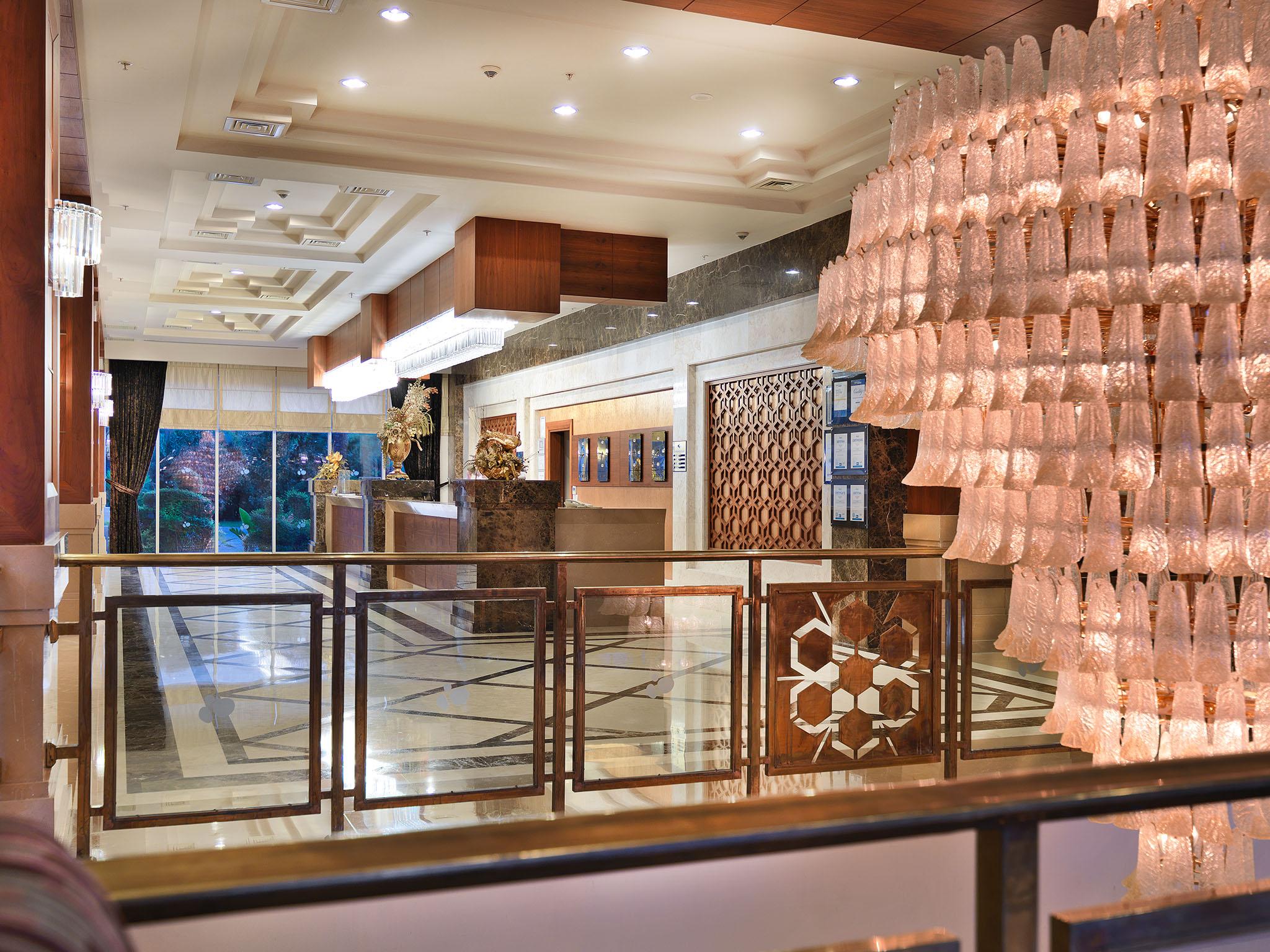 هتل کریستال دلوکس ریزورت و اسپا کمر