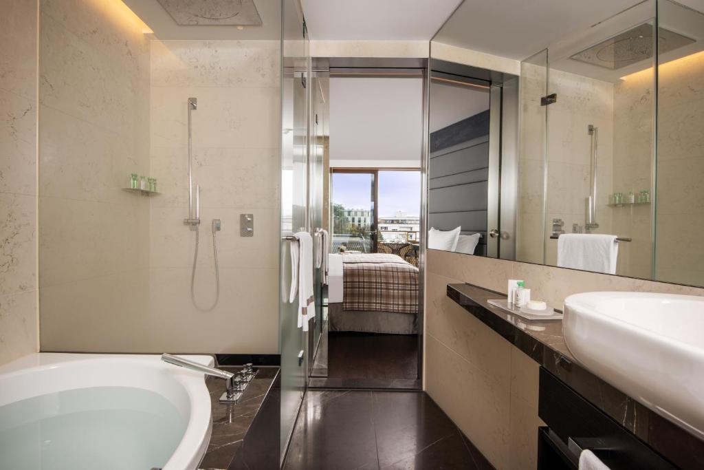 هتل Royal Savoy Lausanne لاوسان