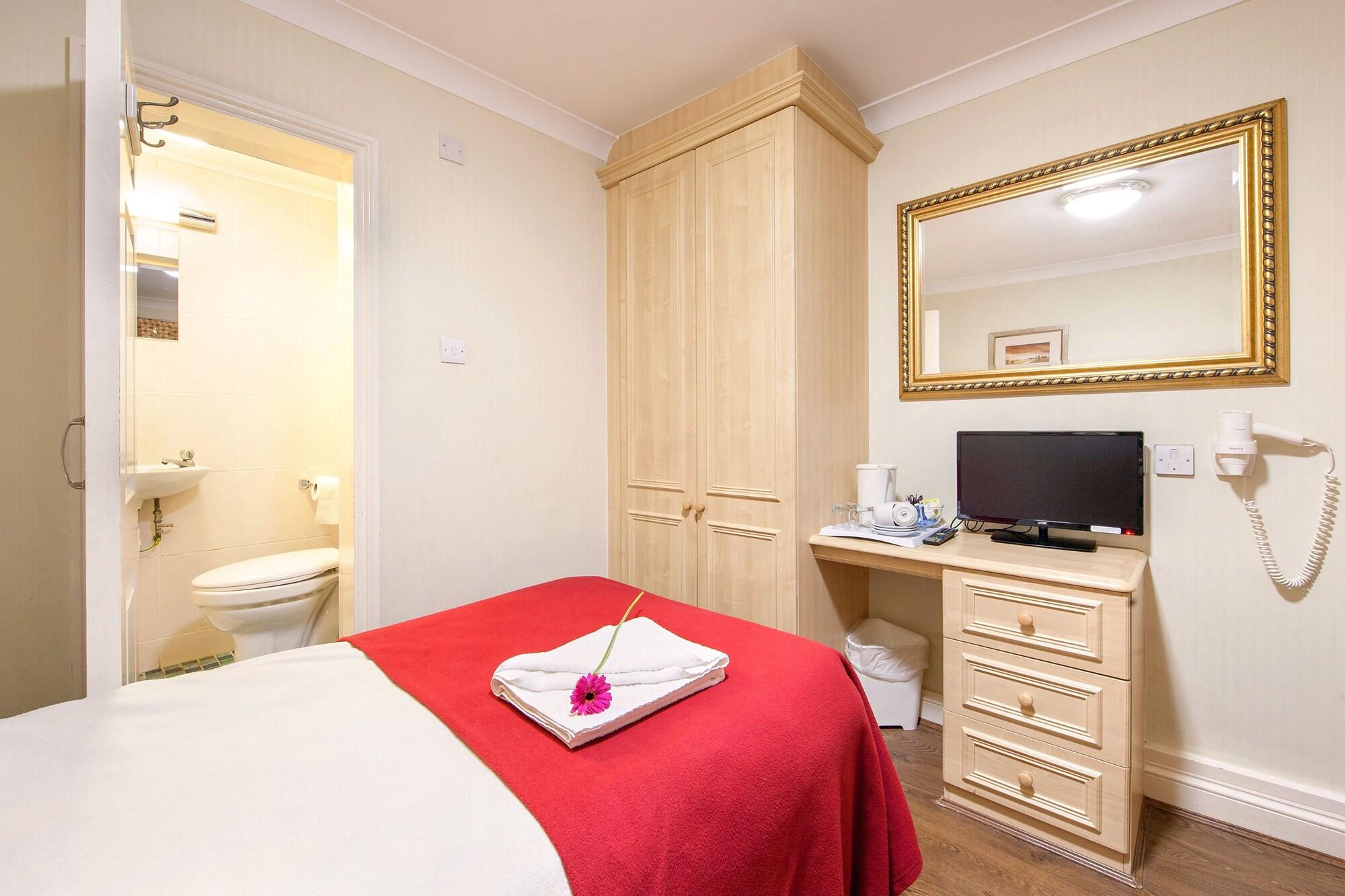 هتل The Fairway Hotel لندن