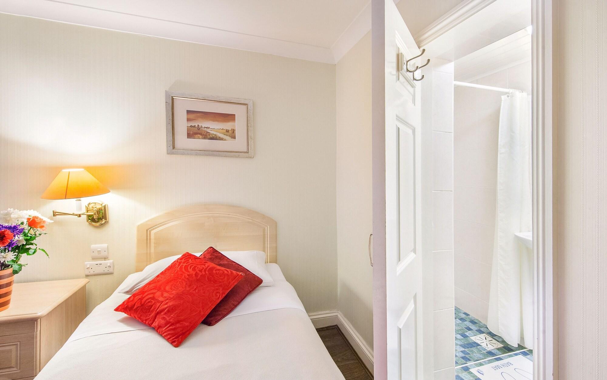 هتل The Fairway Hotel لندن