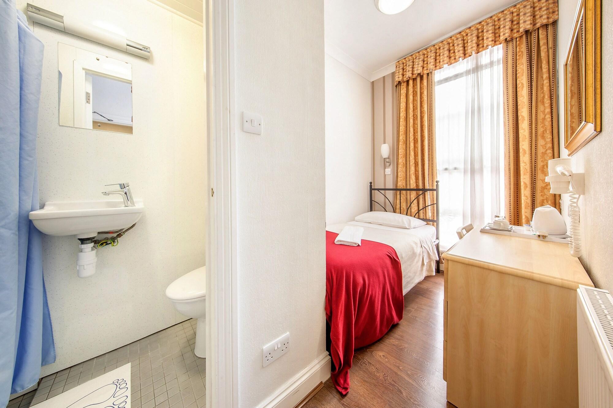 هتل The Fairway Hotel لندن
