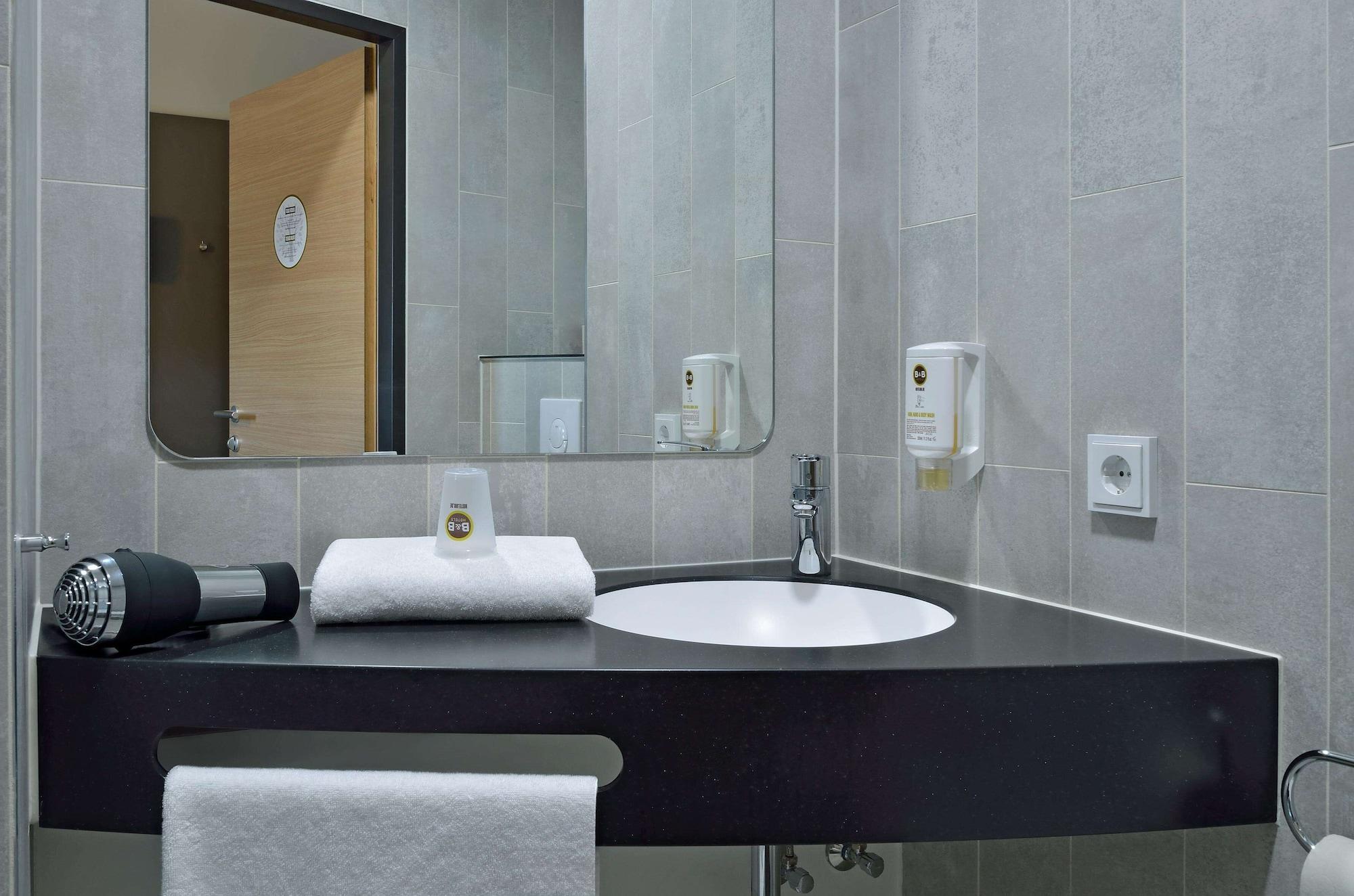 هتل B&B Hotel Würzburg Würzburg