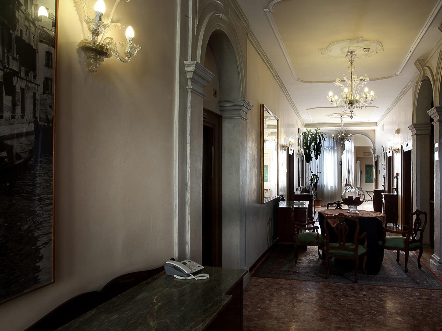 هتل Hotel Ateneo ونیز