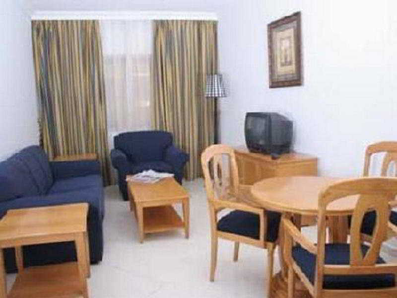 هتل Dolphin Hotel Apartments دبی