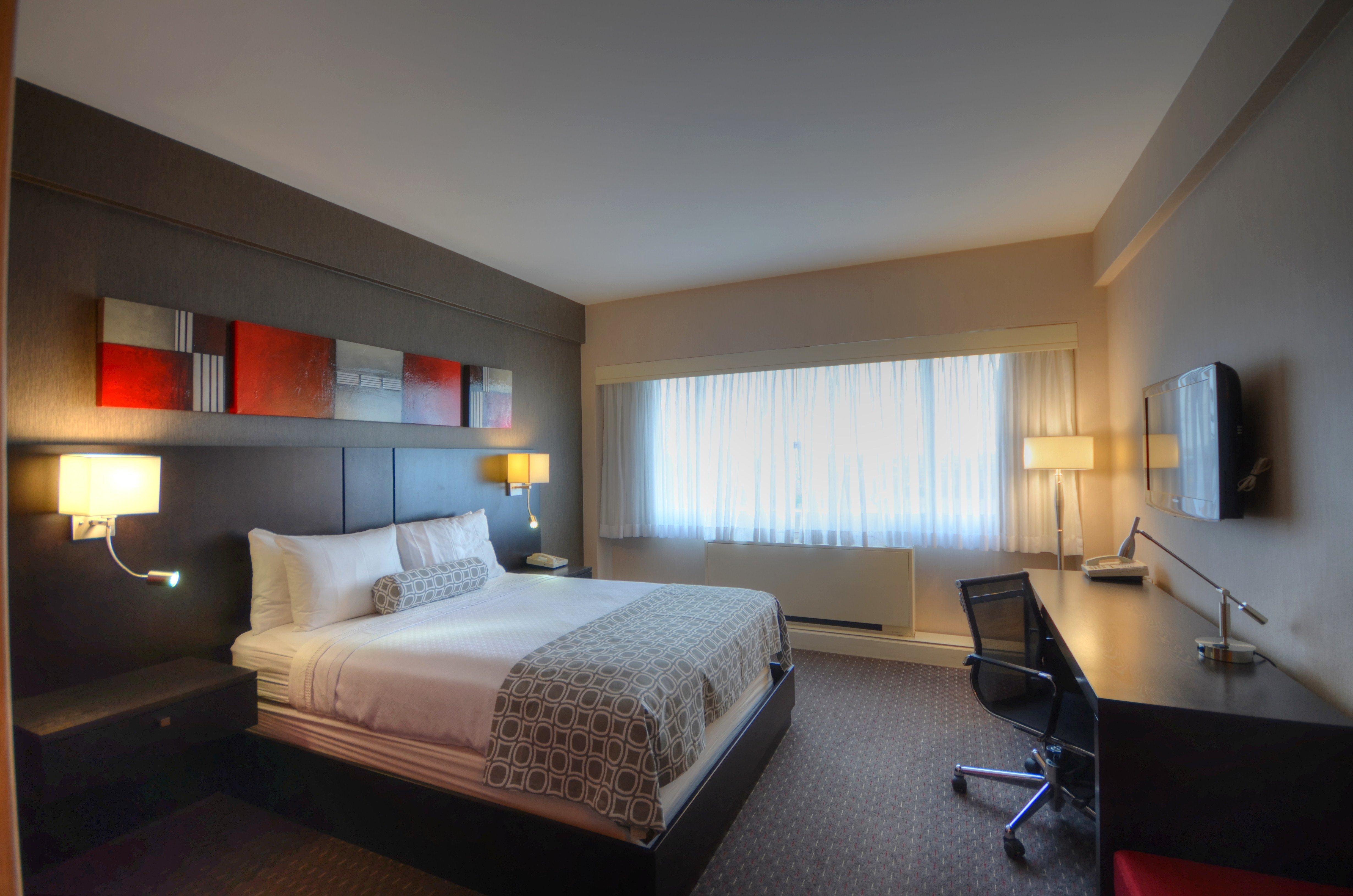 هتل Crowne Plaza Montreal Airport مونترال