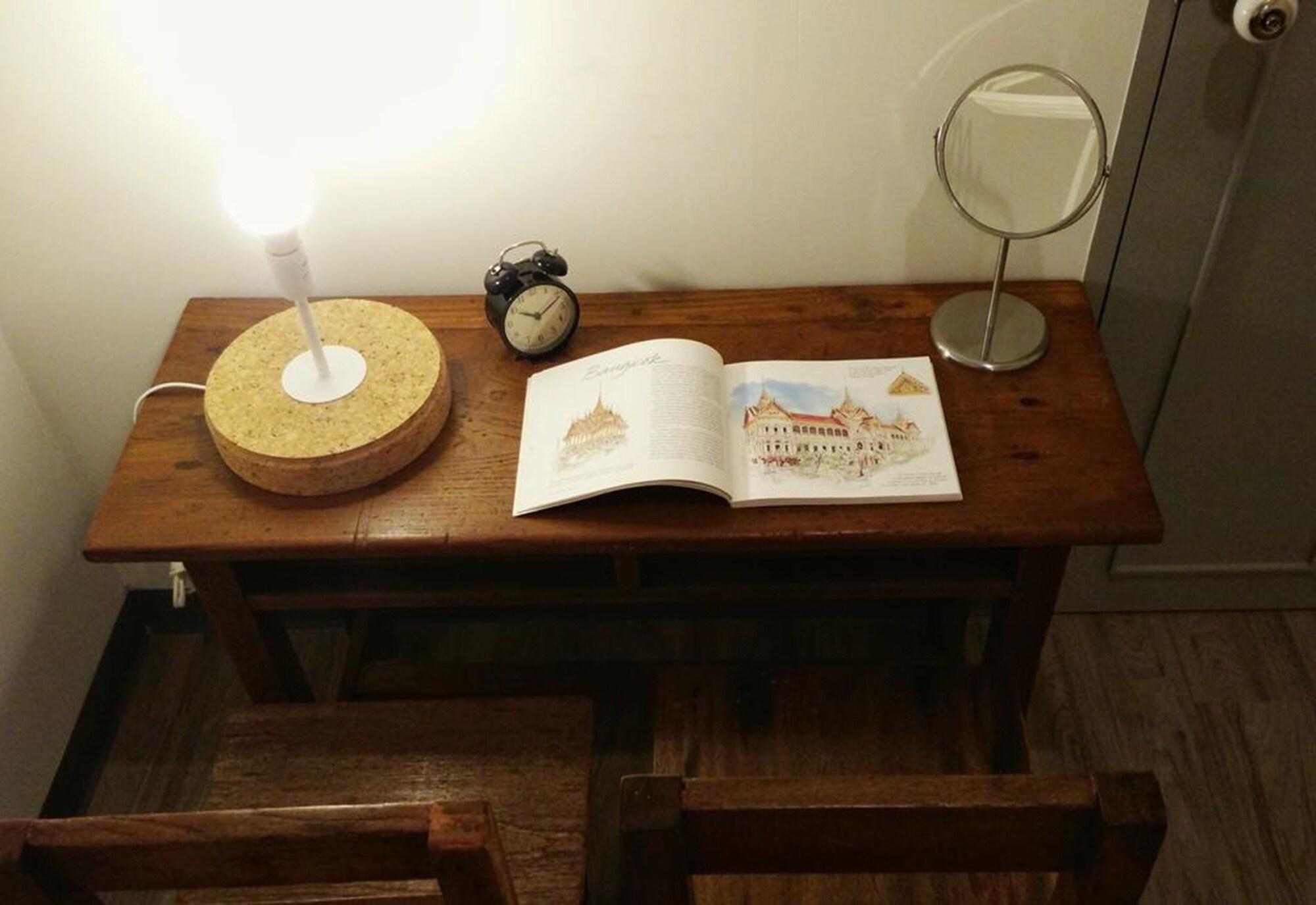 هتل Fun Cafe and Hostel بانگکوک