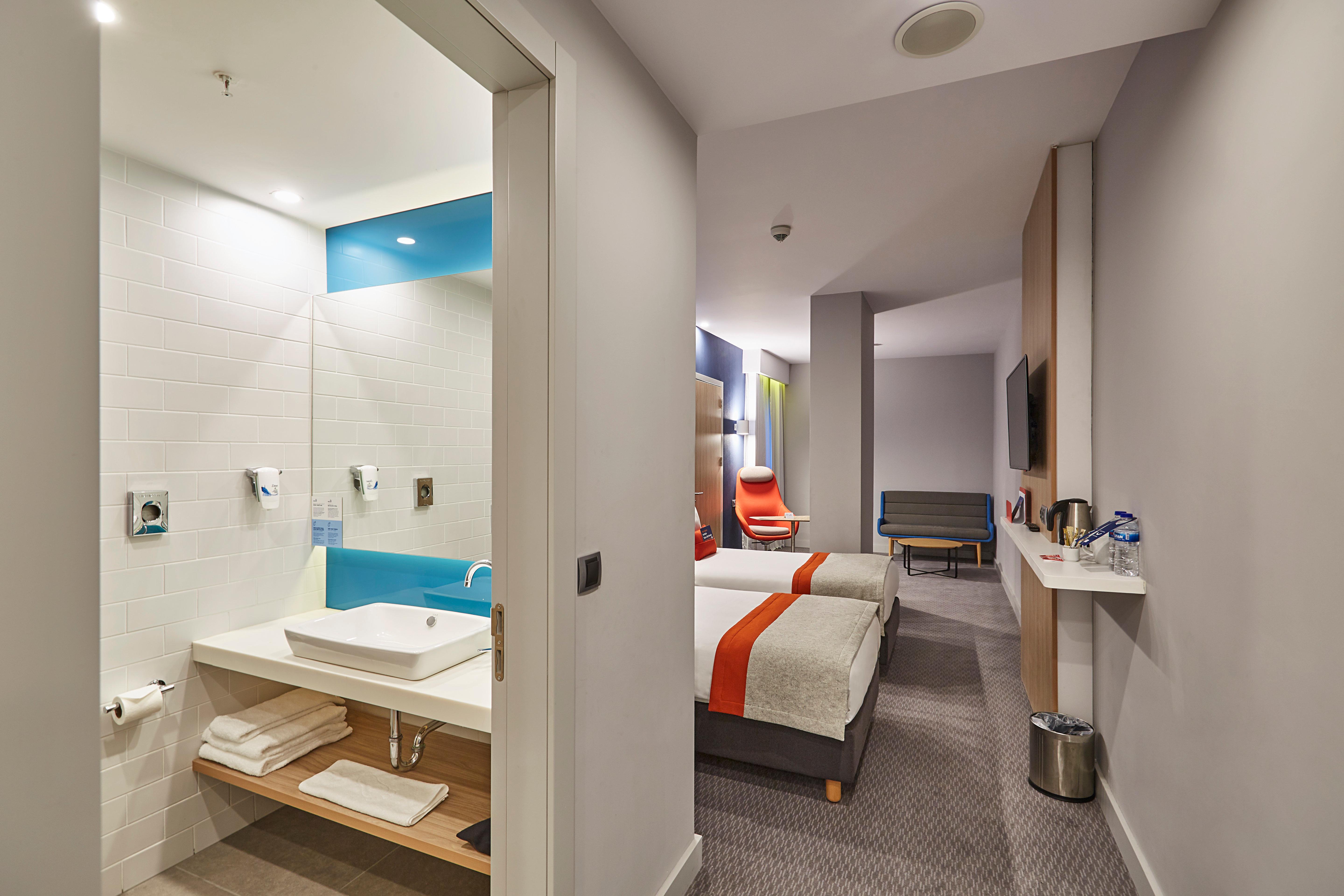 هتل Holiday Inn Express Istanbul - Atakoy Metro استانبول