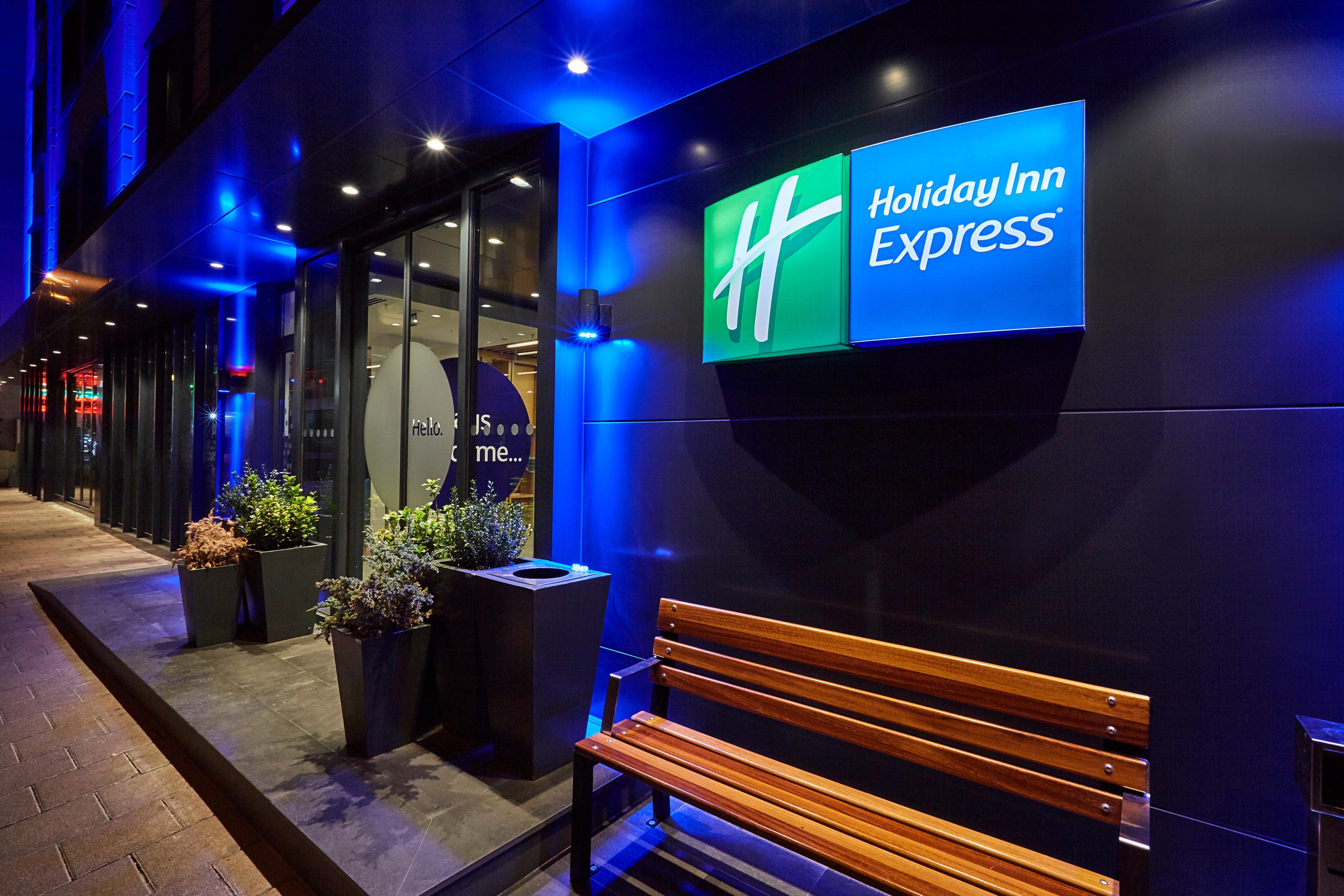Alibaba https://cdn.alibaba.ir/ostorage/hotel/images/D6DB819F/90793F641DA024CE5DC7AD0E1EC9C132.jpg