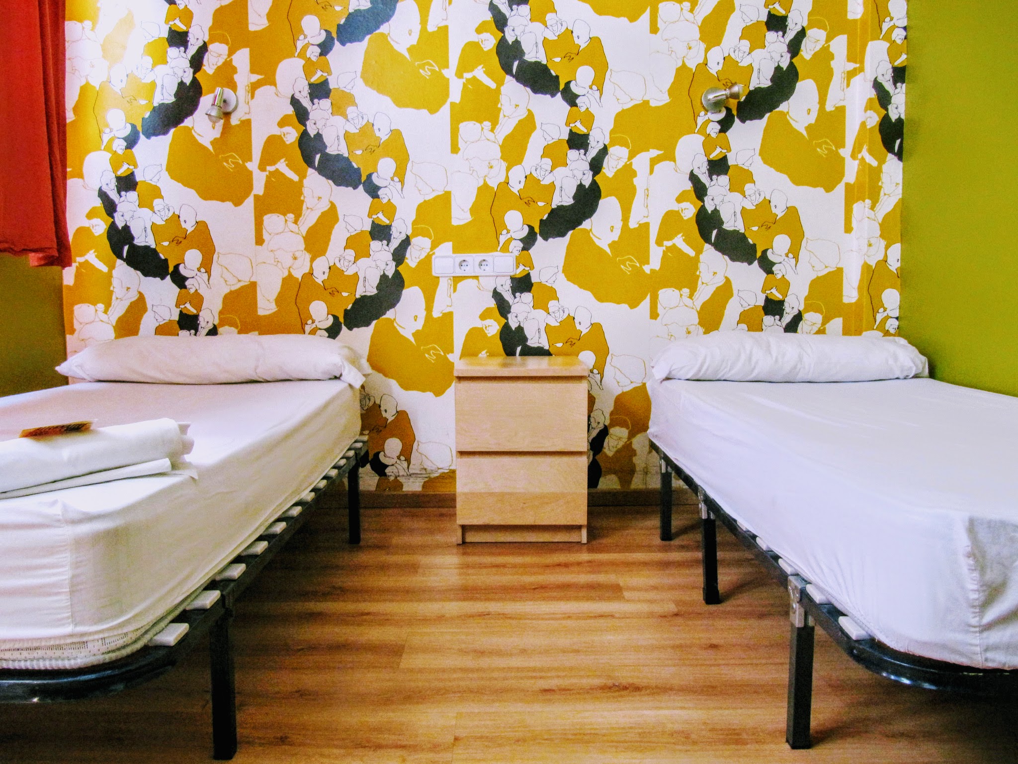 هتل Yellow Nest Hostel Barcelona بارسلونا