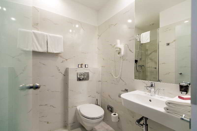 هتل Roombach Hotel Budapest Center بوداپست