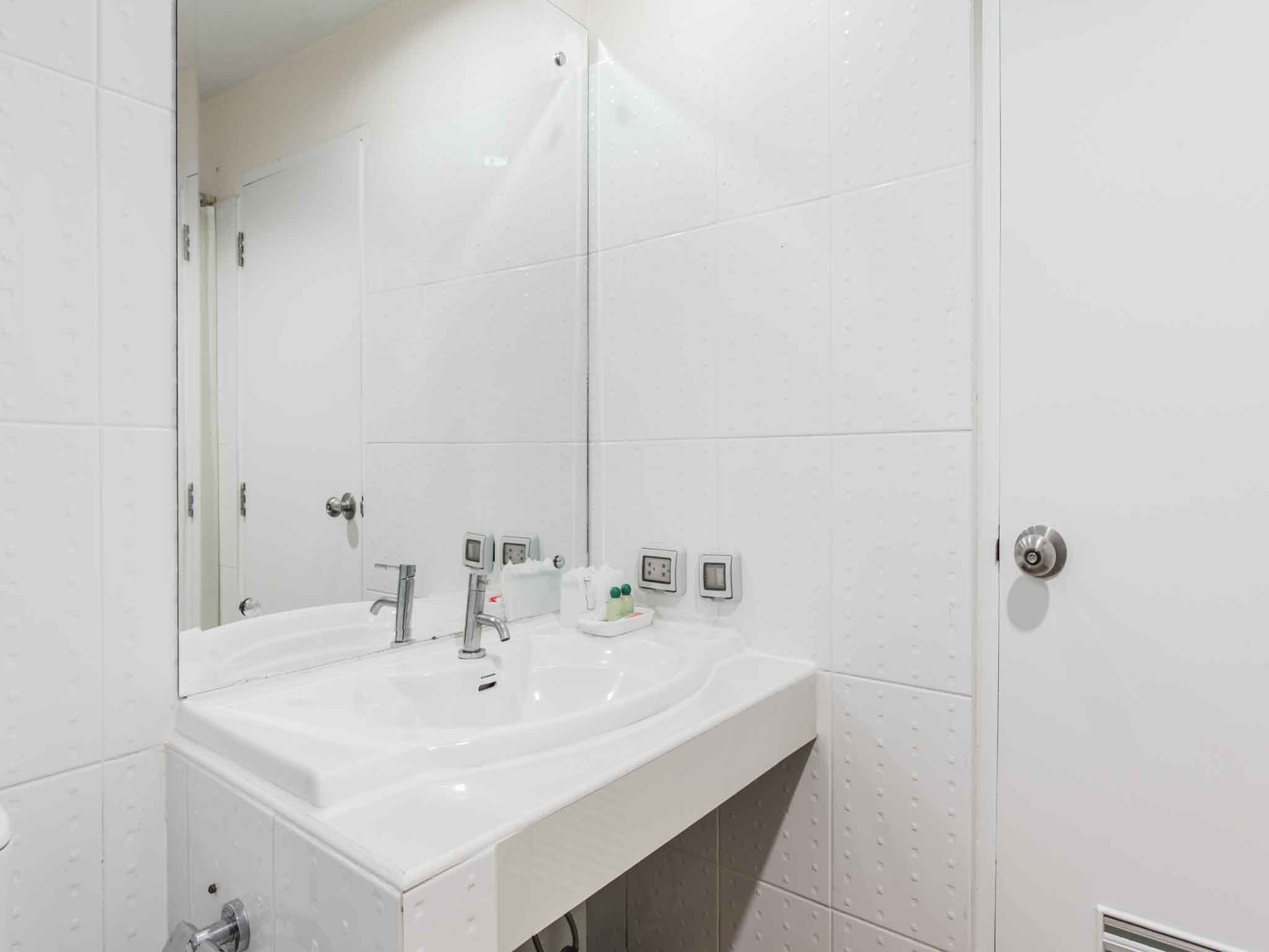 هتل Convenient Park Bangkok بانگکوک