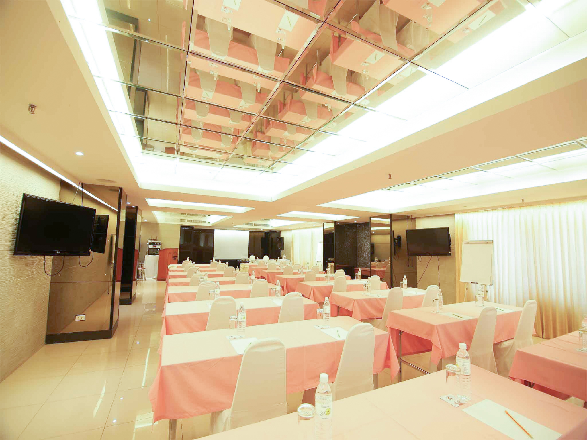 هتل Convenient Park Bangkok بانگکوک