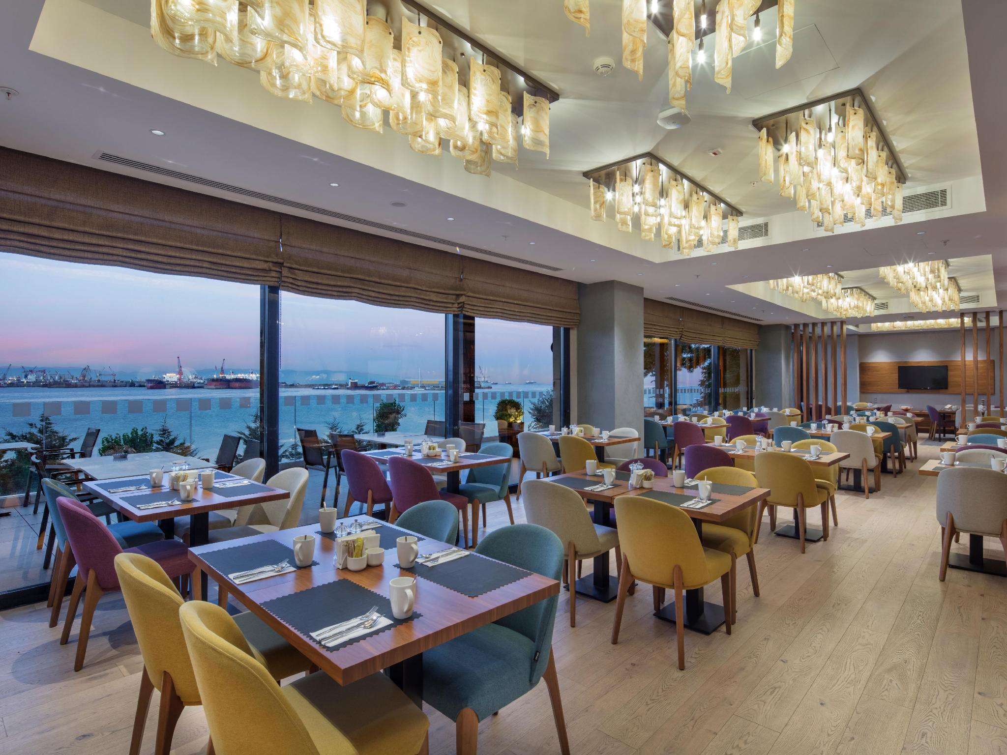 تصاویر Hotel Holiday Inn Istanbul Tuzla Bay