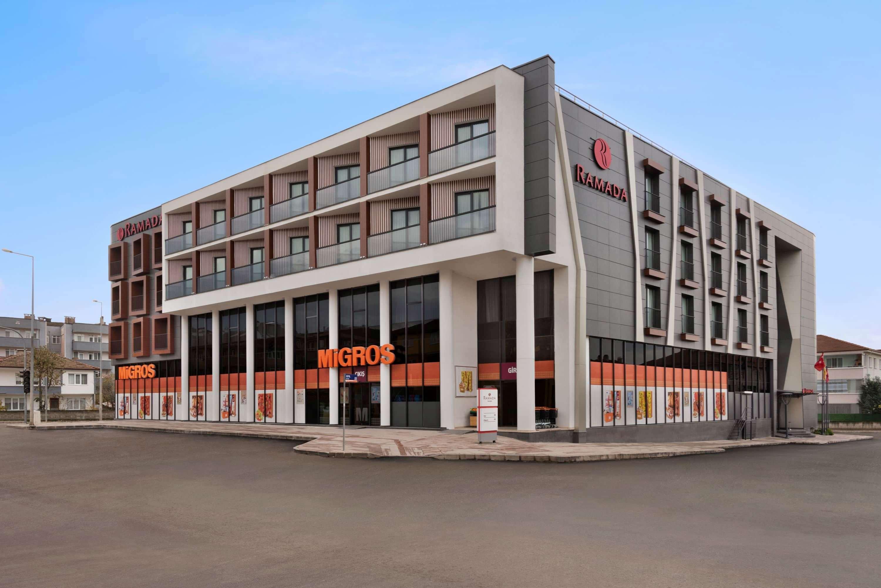 Alibaba https://cdn.alibaba.ir/ostorage/hotel/images/DF110354/264F7102CCDFA525D05EFA12E6719249.jpg