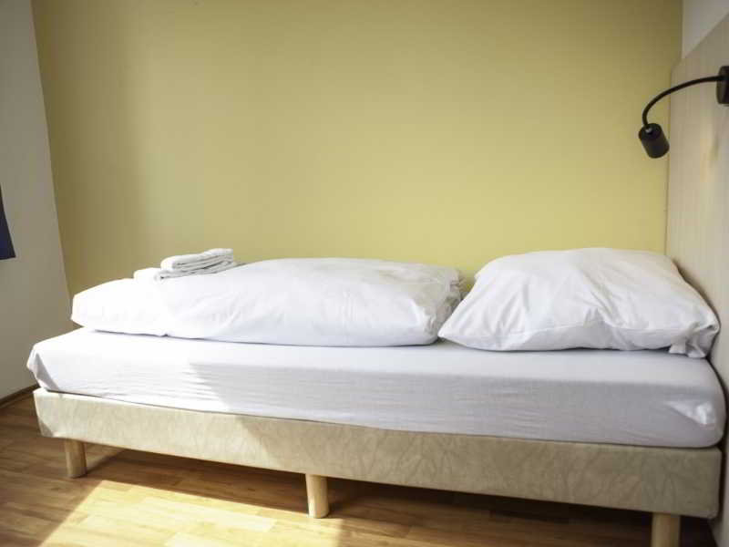 هتل a&o Köln Dom کلن