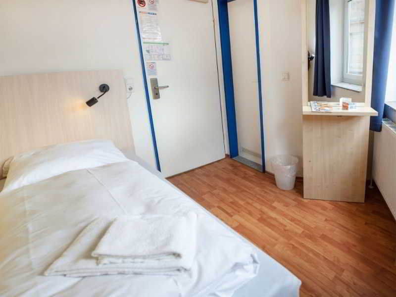 هتل a&o Köln Dom کلن