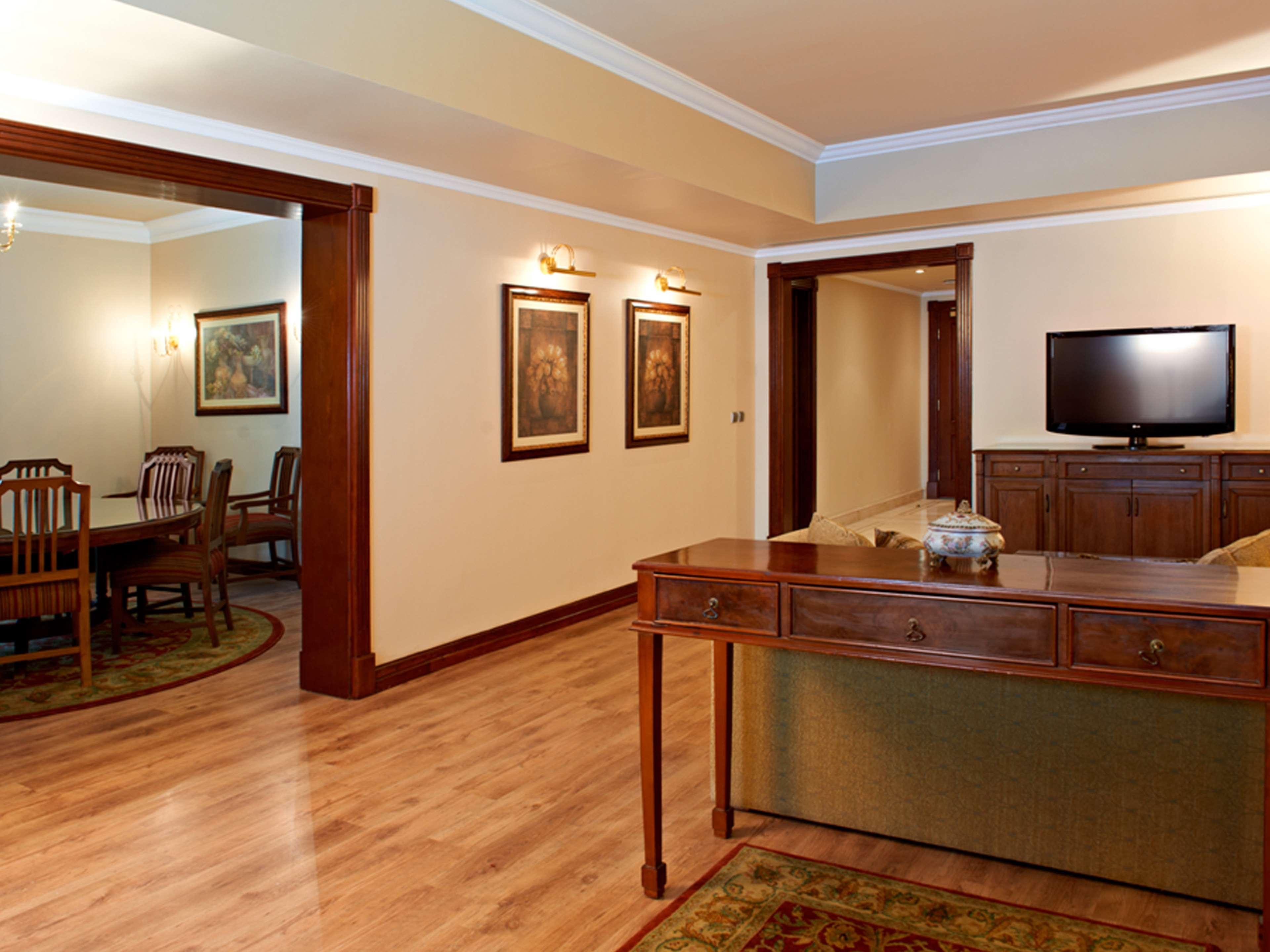 هتل Hilton Cairo Zamalek Residence Zamalek