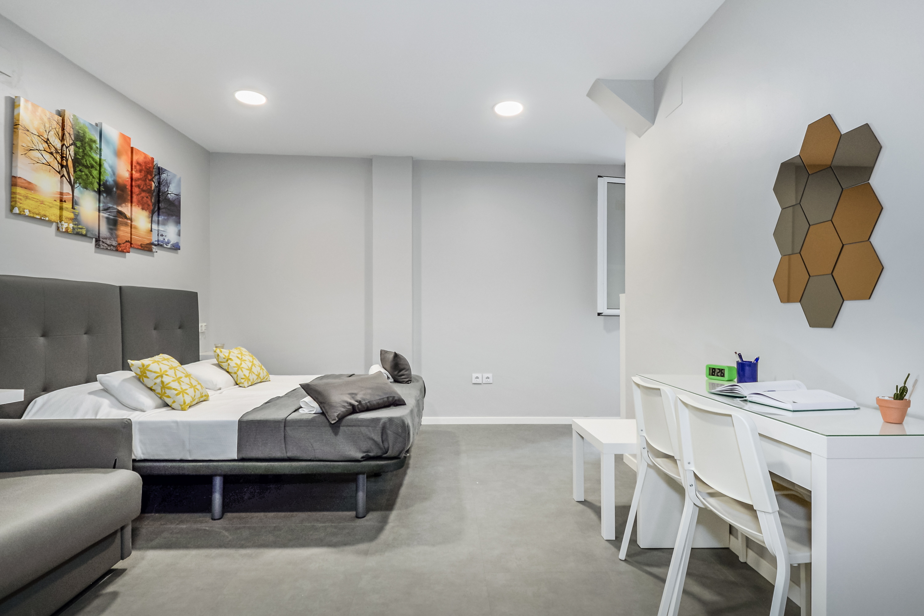 هتل Hostel Sun & Moon بارسلونا