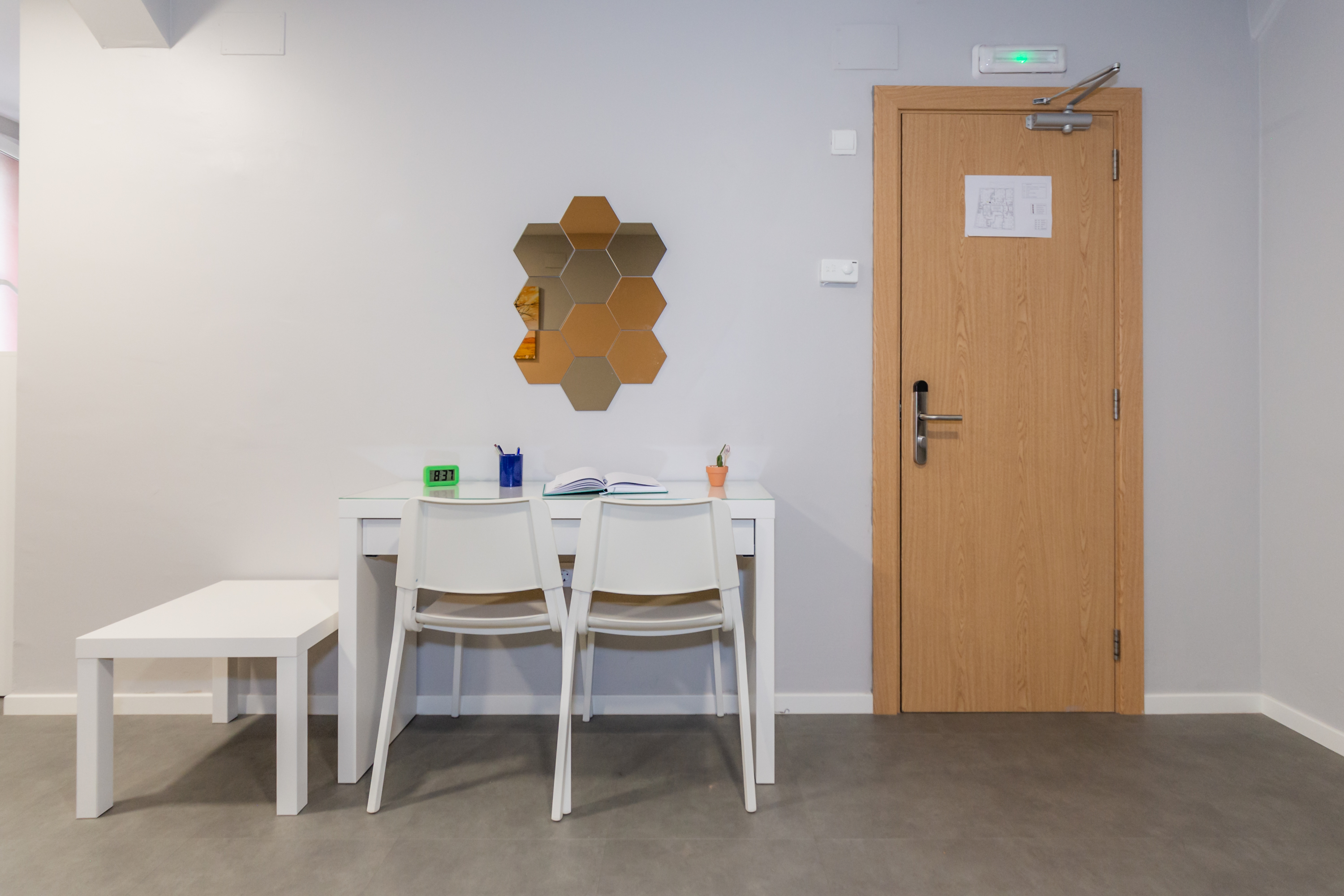 هتل Hostel Sun & Moon بارسلونا