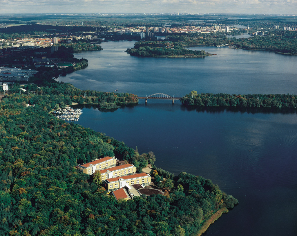 Alibaba https://cdn.alibaba.ir/ostorage/hotel/images/E1B5C9FB/7E6B19472945688A7A25658DE5400A33.jpg