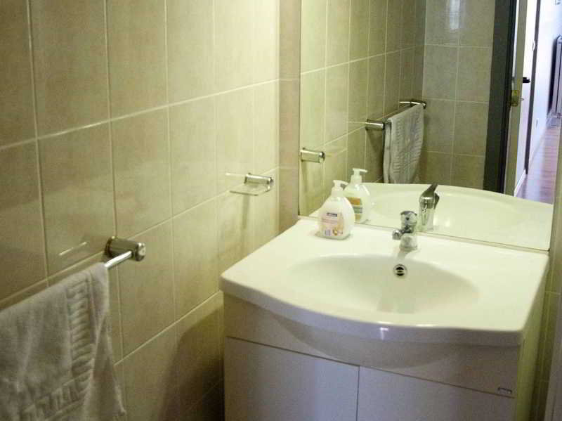 هتل Ambassador Suites Leuven Leuven