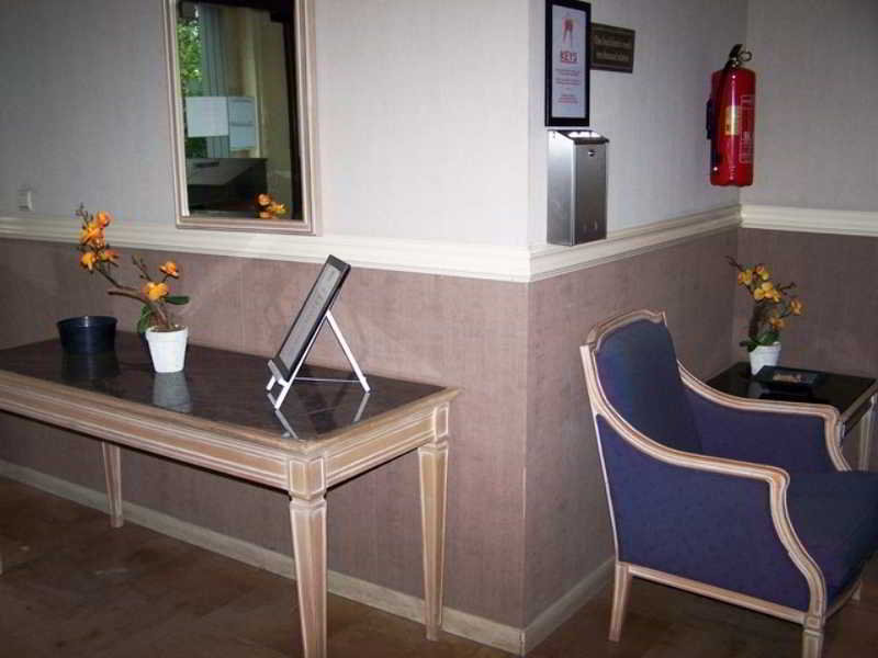هتل Ambassador Suites Leuven Leuven