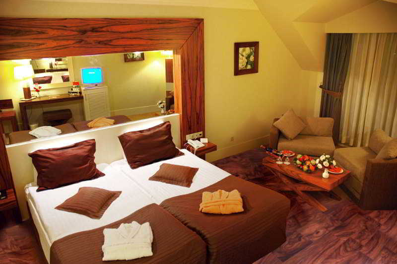 هتل Meder Resort کمر