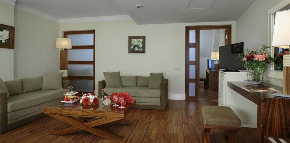 هتل Meder Resort کمر