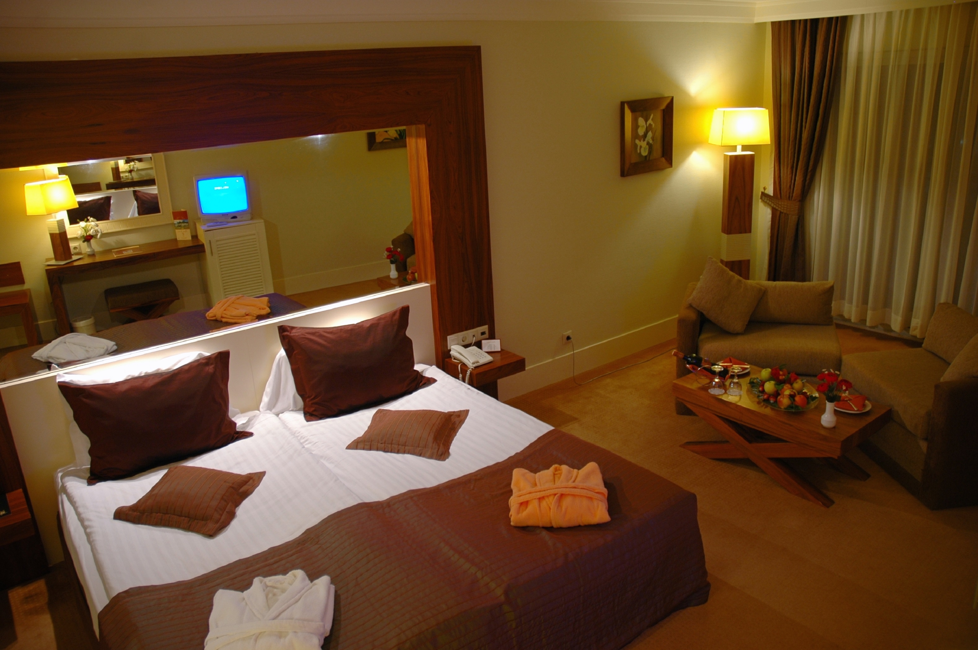 هتل Meder Resort کمر