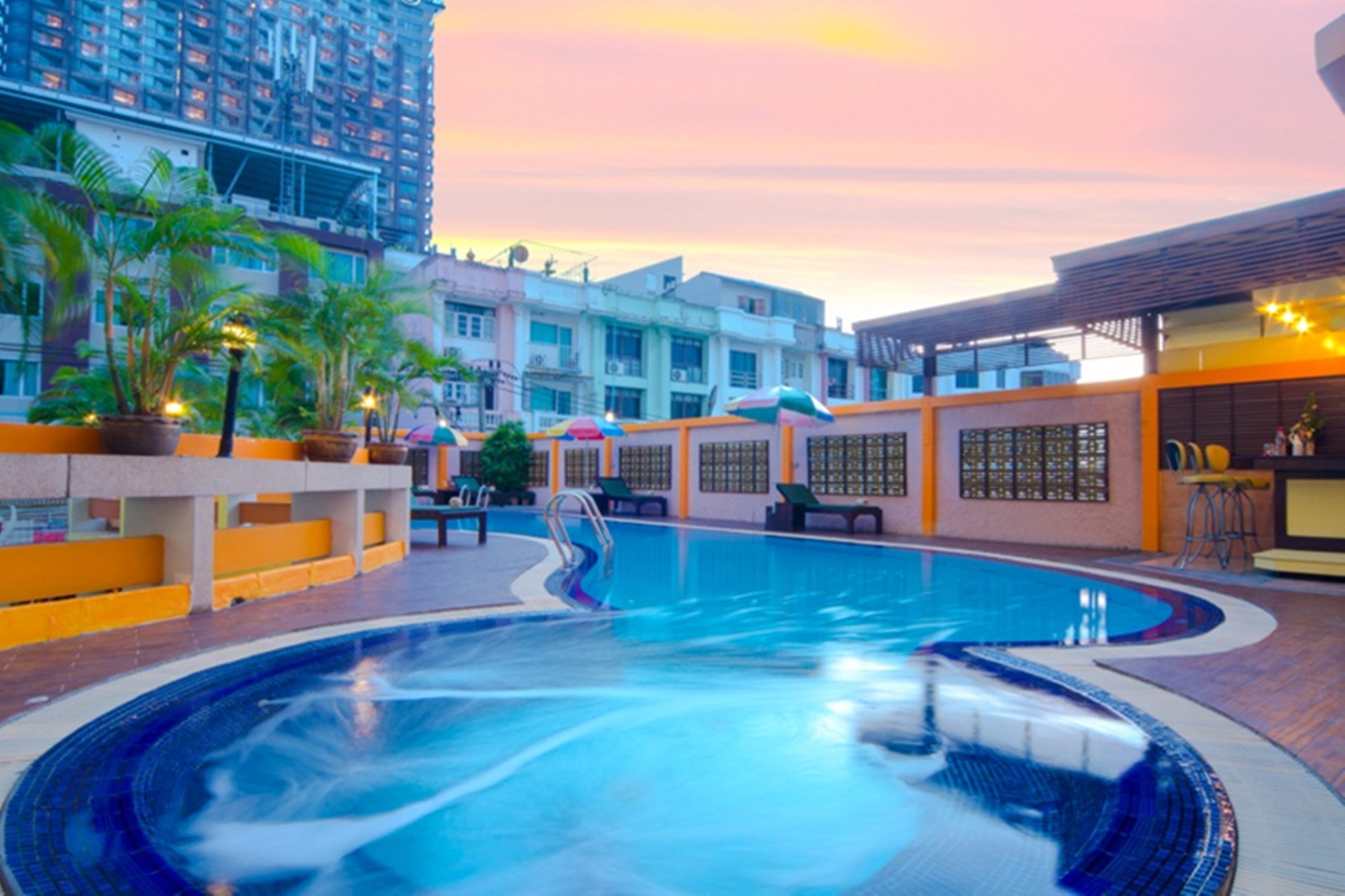 هتل Eastiny Inn پاتایا