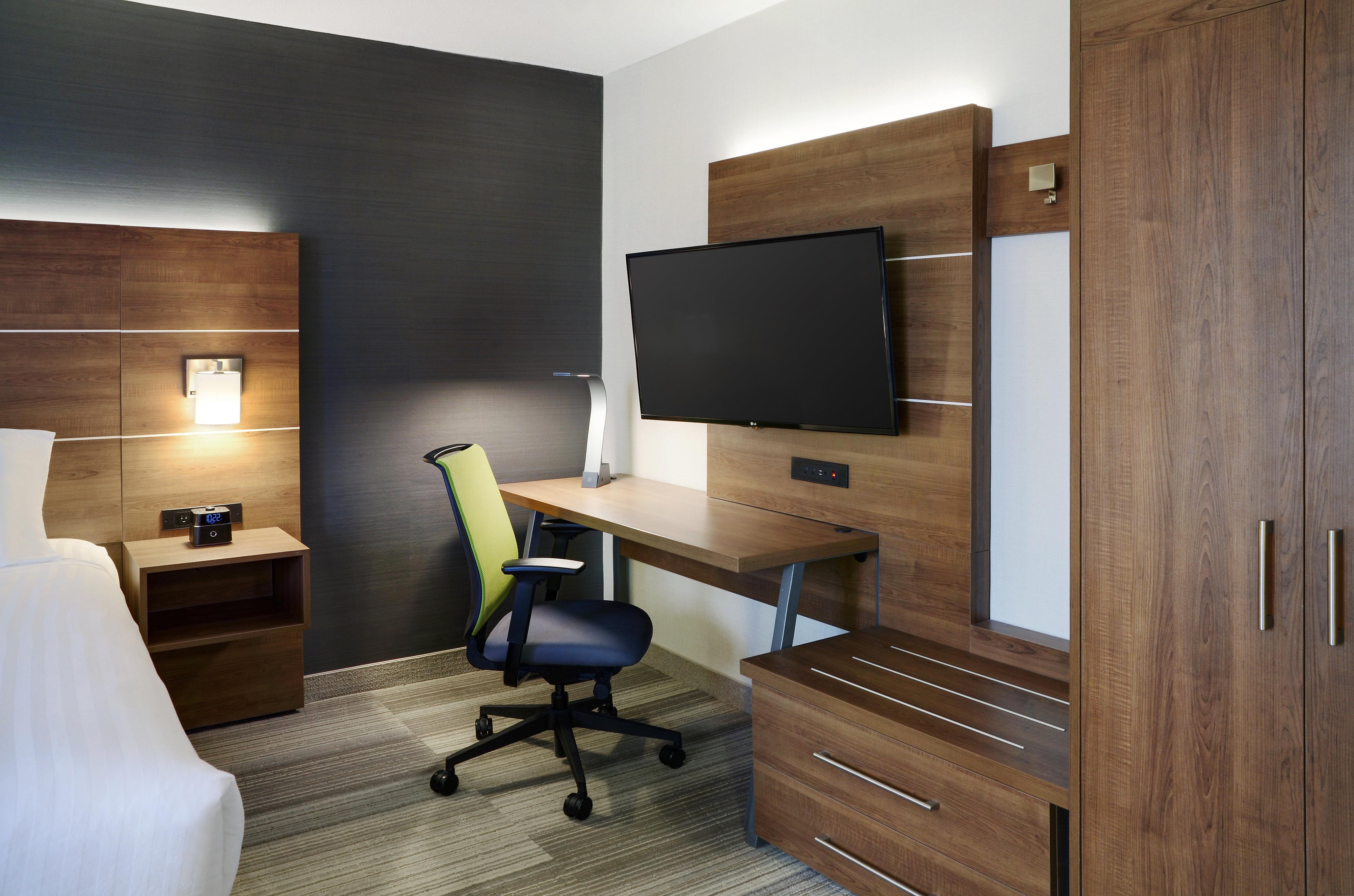 هتل Holiday Inn Express Toronto Downtown تورنتو