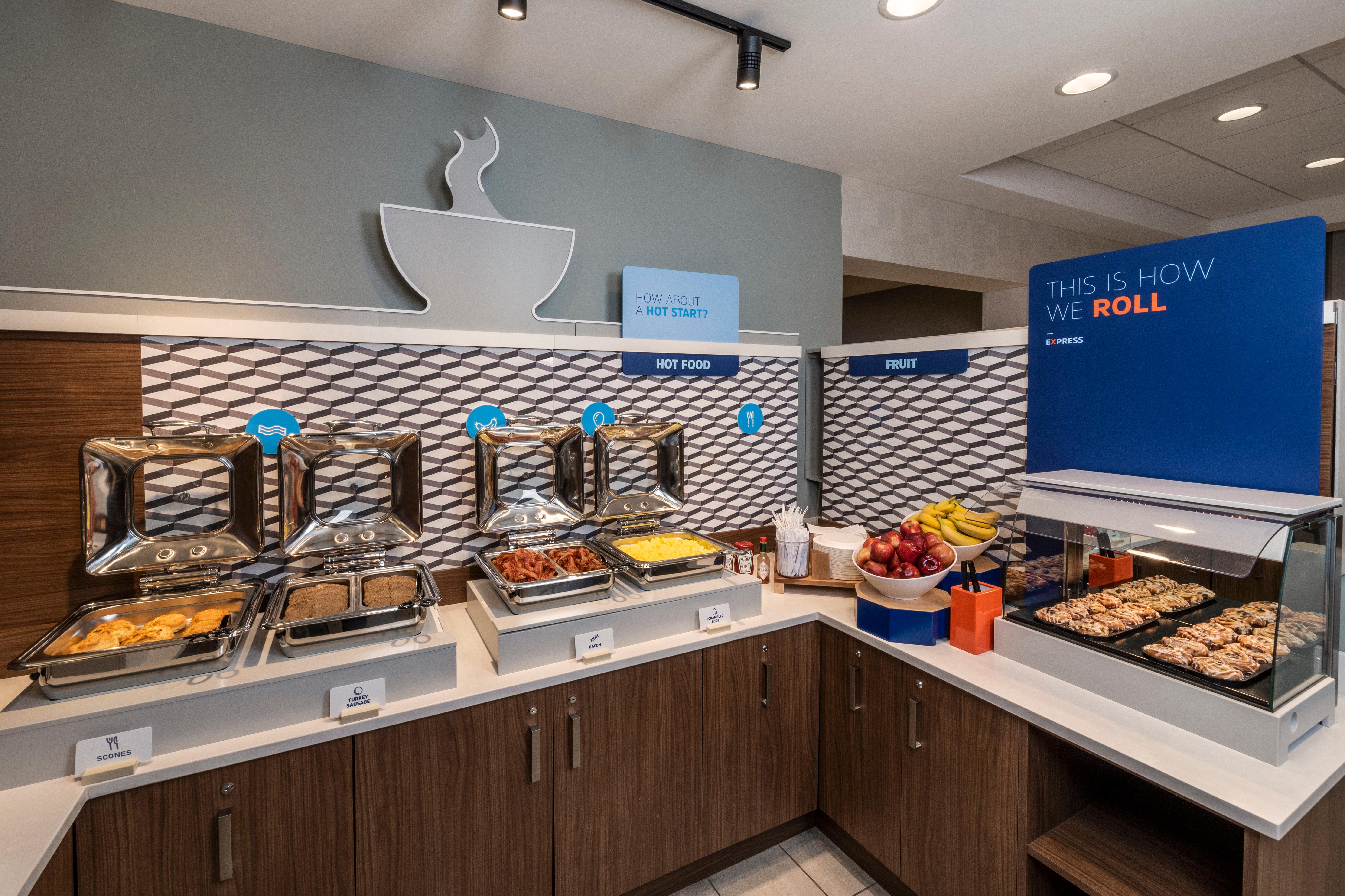 هتل Holiday Inn Express Toronto Downtown تورنتو