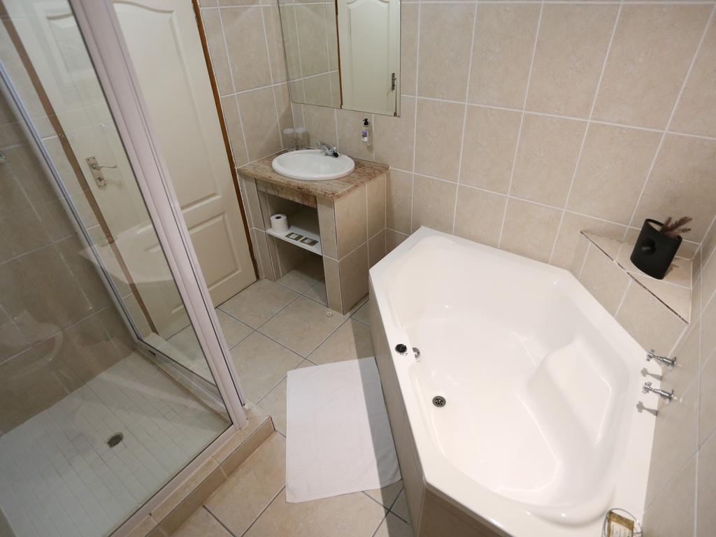 هتل Bar-T-Nique Guest House Mossel Bay