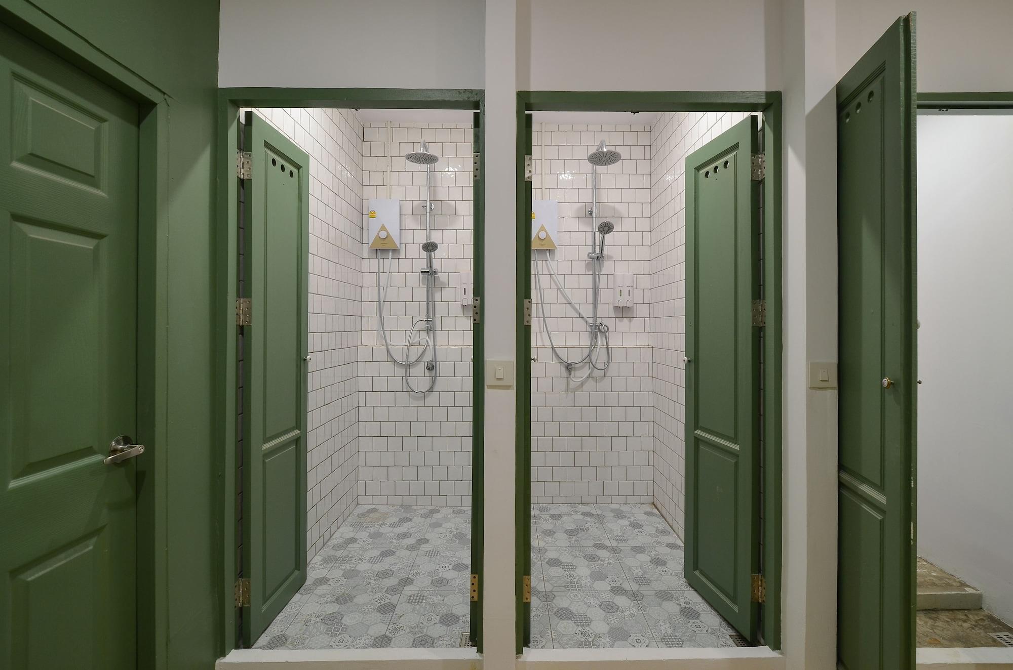 هتل Baan Baan Hostel پوکت