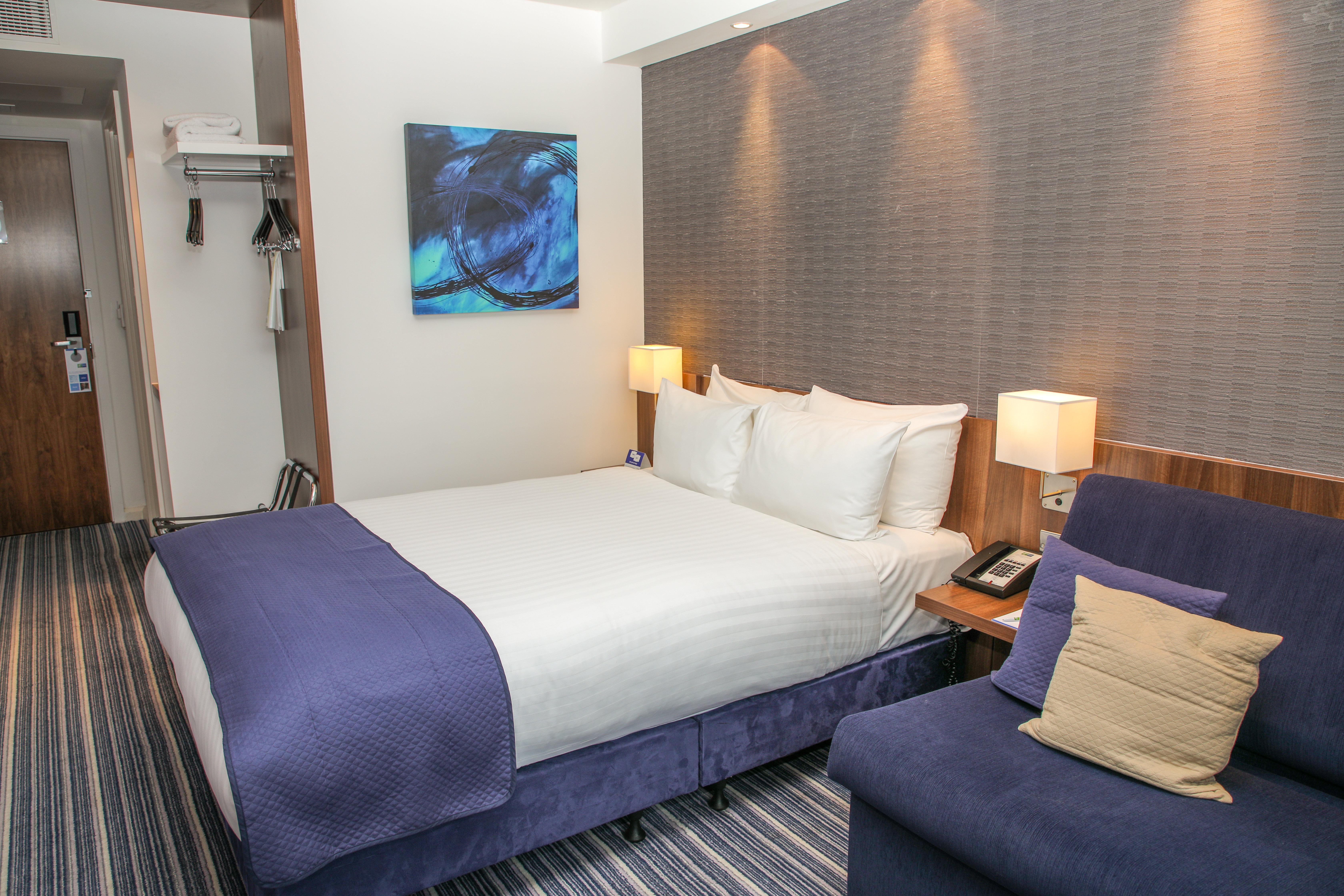 هتل Holiday Inn Express London Heathrow T5 Slough