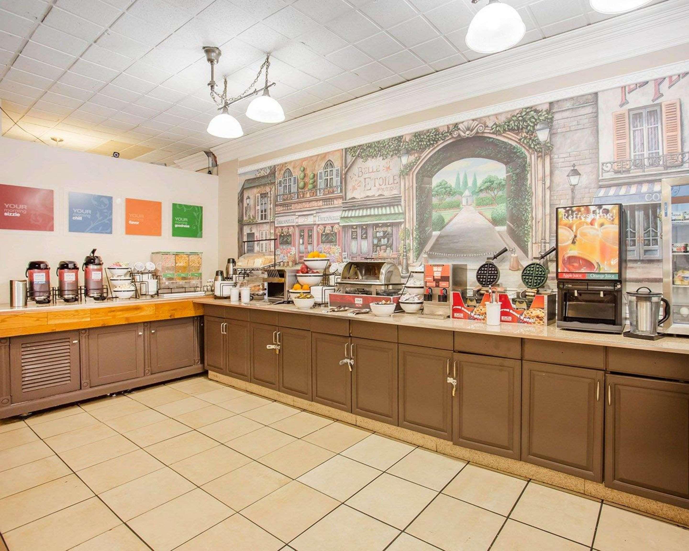 هتل Comfort Inn Toronto Airport Mississauga