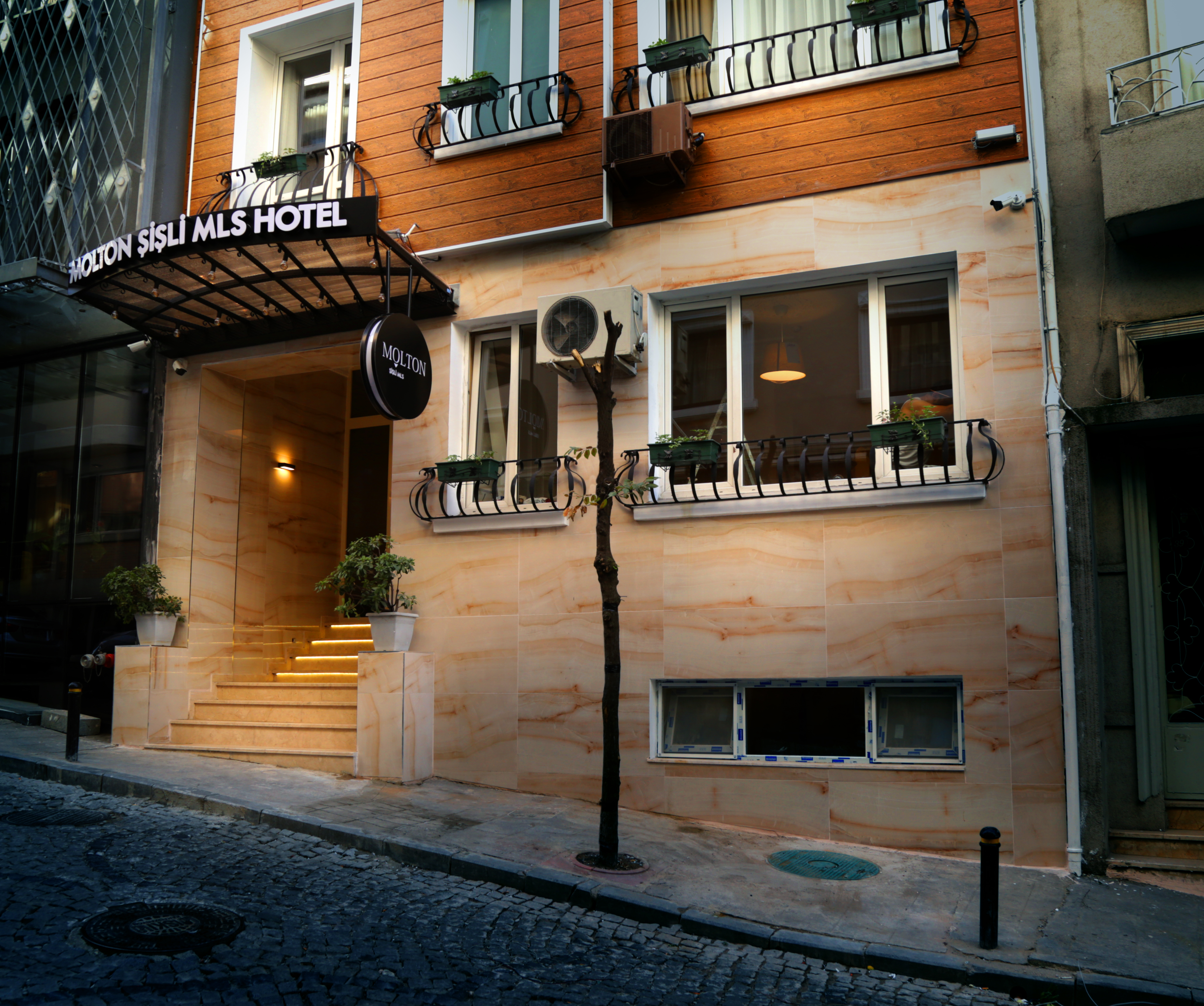 Alibaba https://cdn.alibaba.ir/ostorage/hotel/images/EED17AB3/560D08496F7F0BCDF654770BA25FD457.jpg