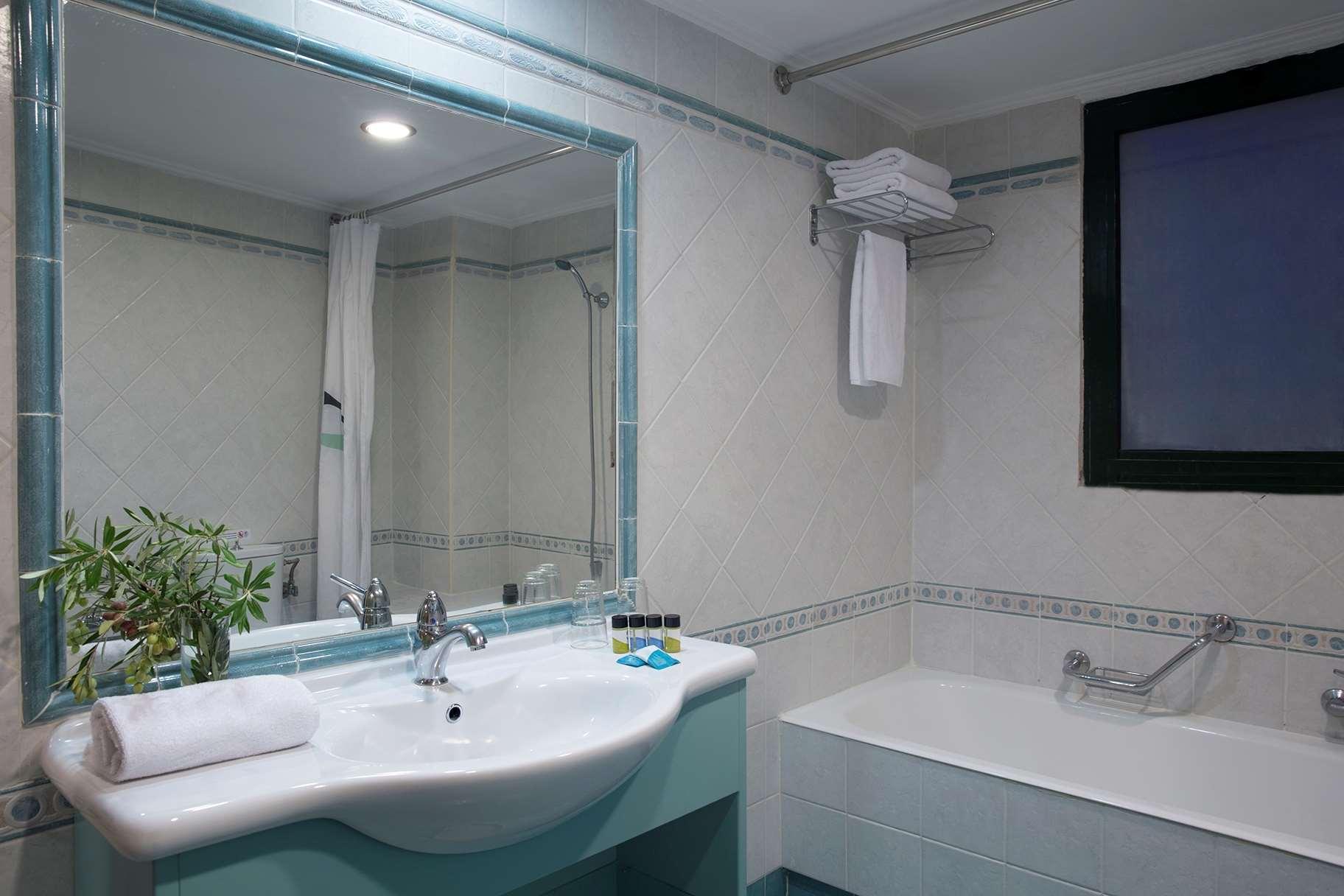 هتل Ramada Attica Riviera  Nea Makri