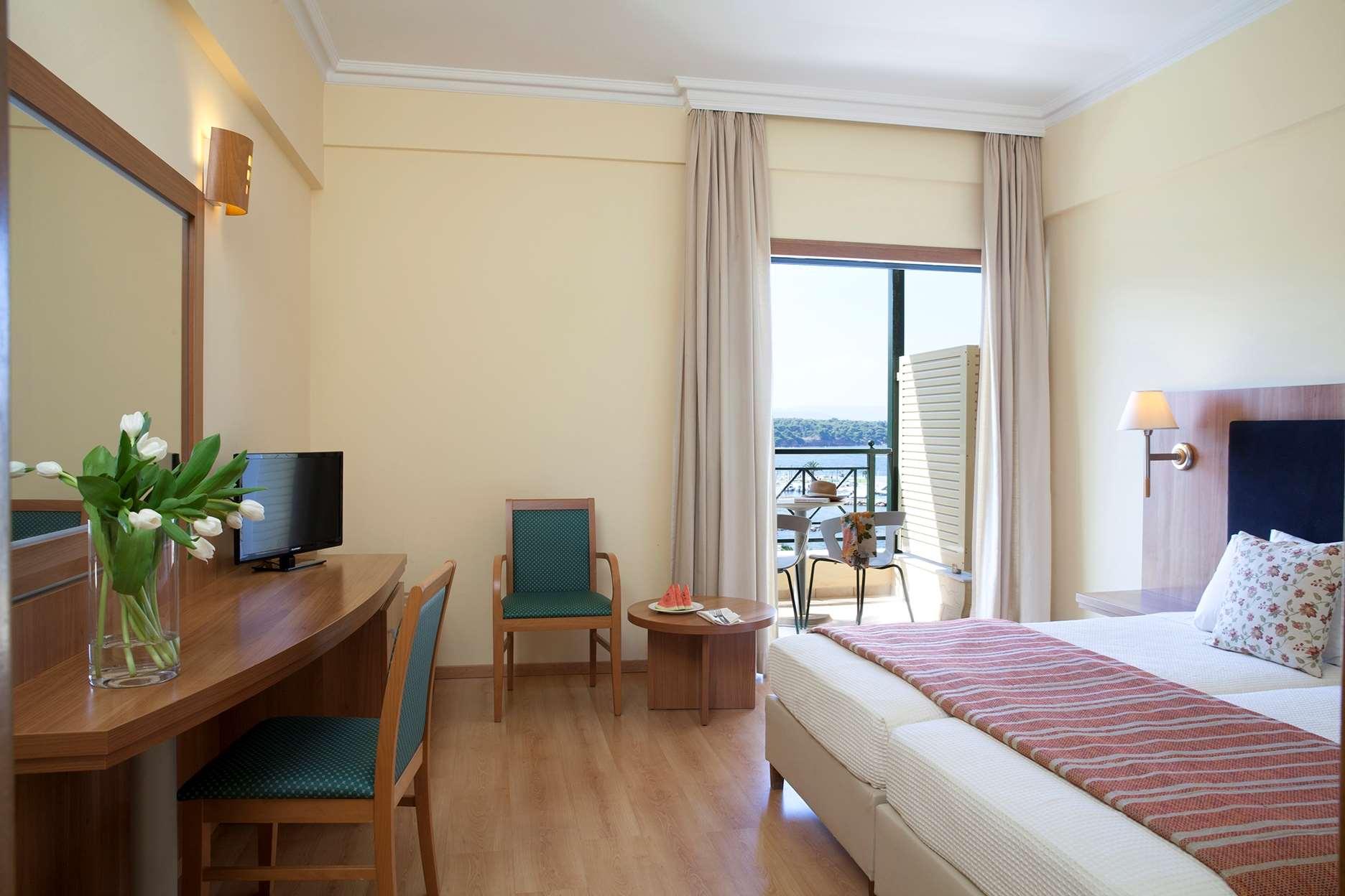 هتل Ramada Attica Riviera  Nea Makri