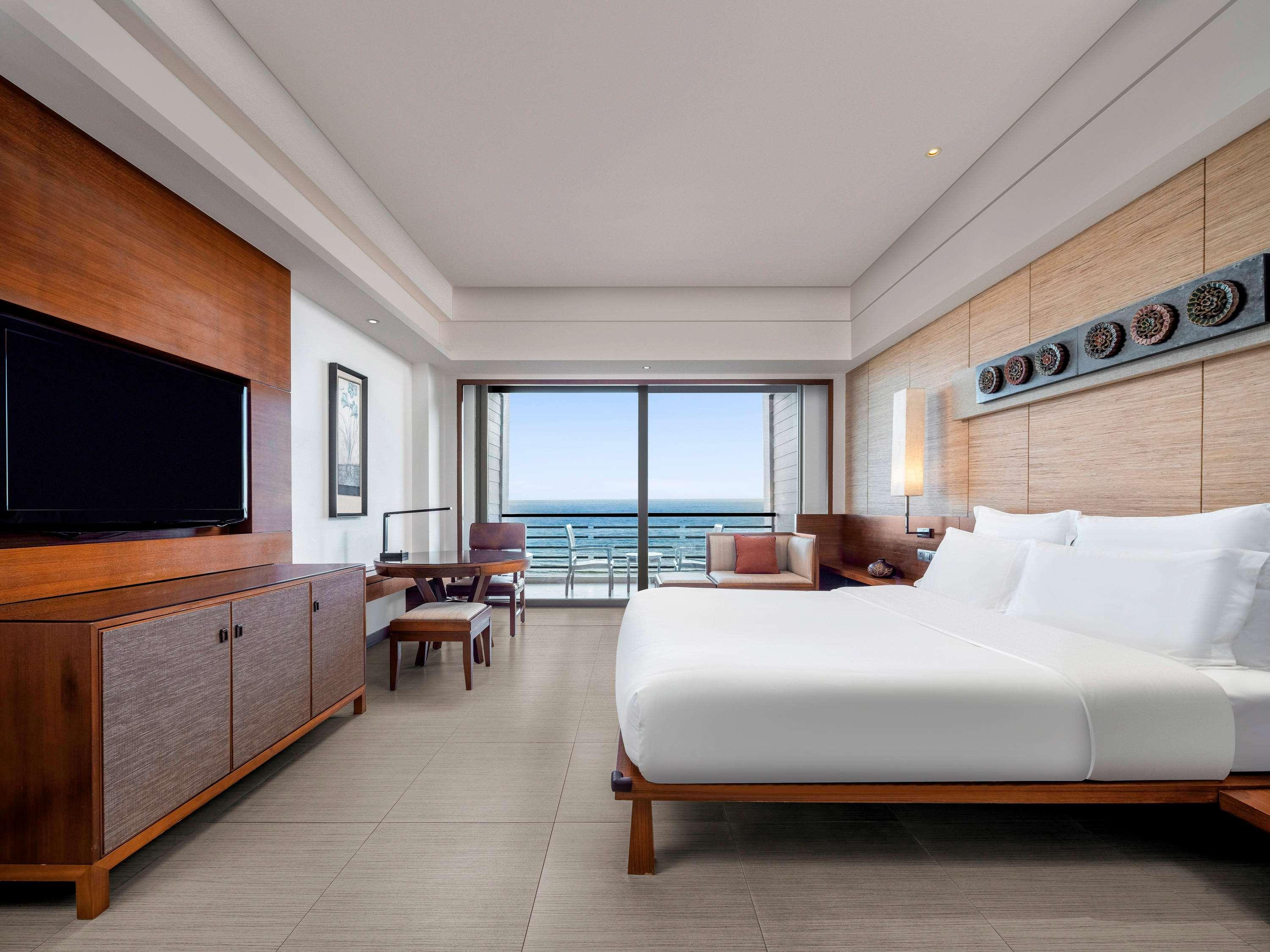 هتل Pullman Oceanview Sanya Bay Resort & Spa Sanya