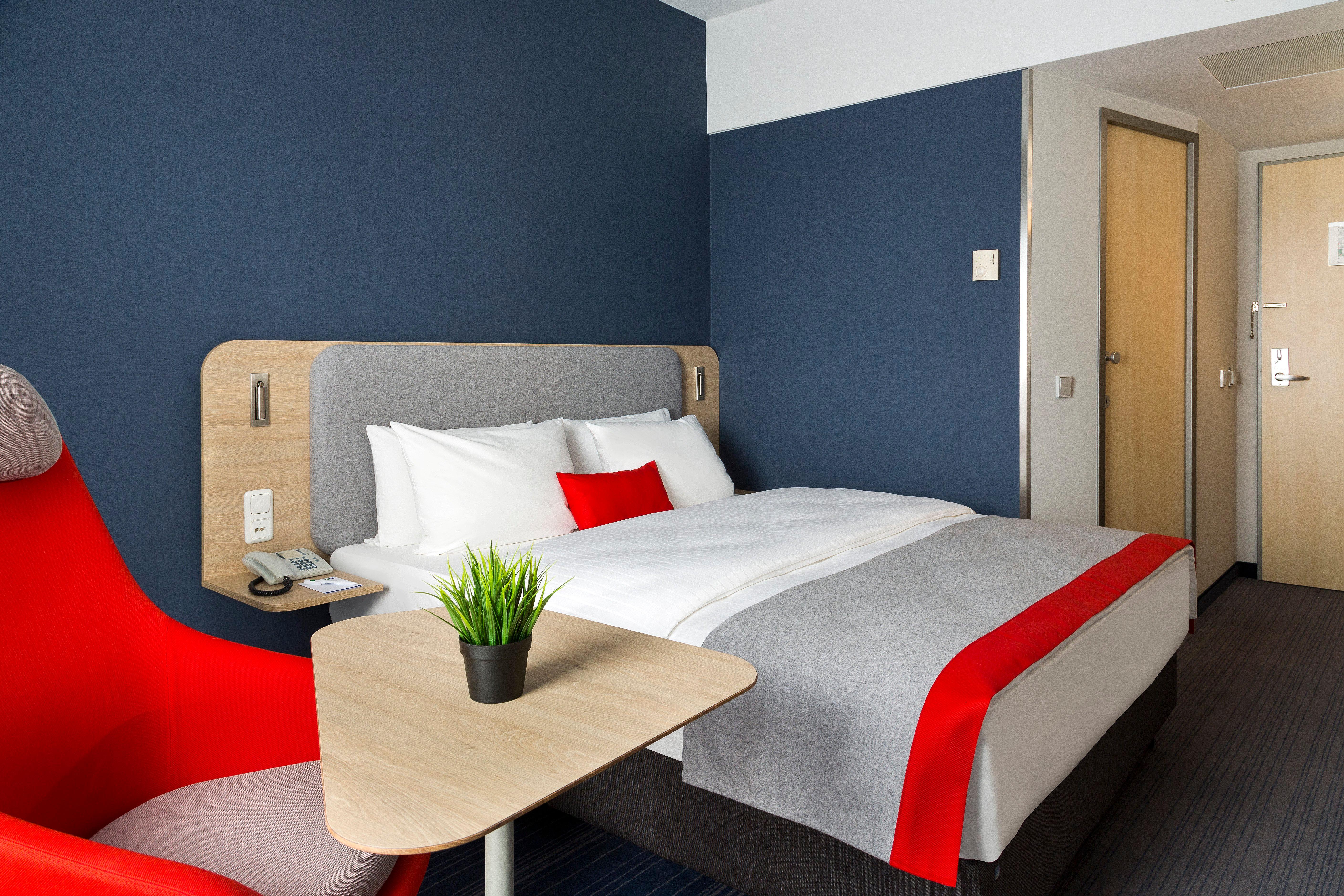 هتل Holiday Inn Express Frankfurt Messe فرانکفورت