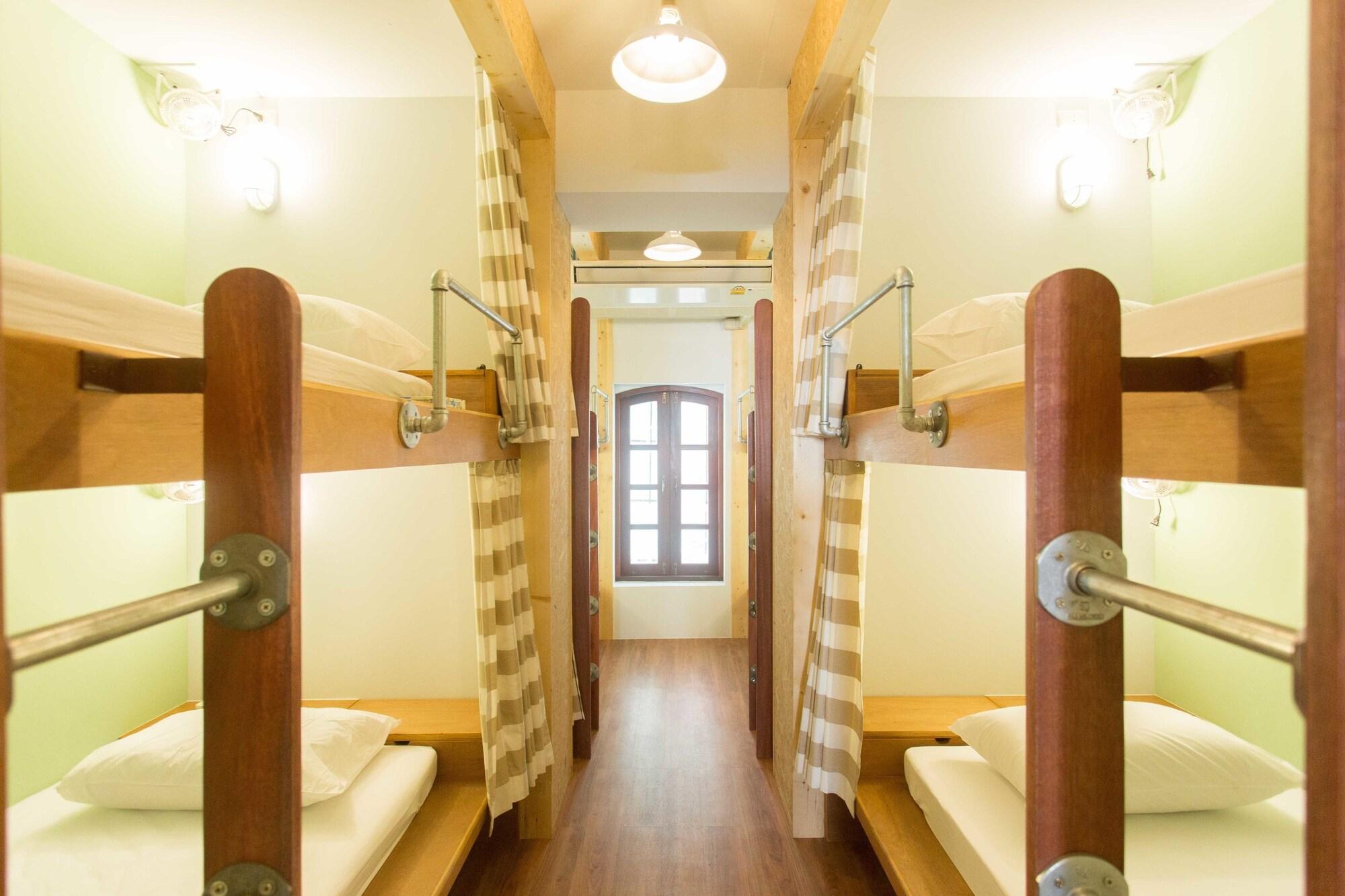 هتل Barn & Bed Hostel بانگکوک