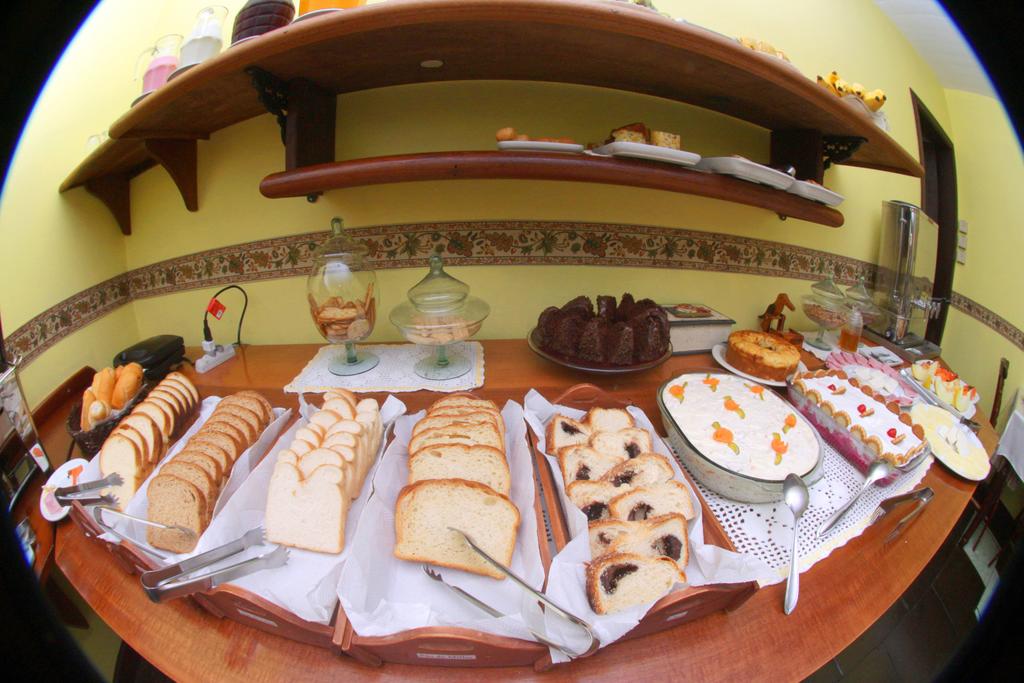 هتل Hotel Pousada Das Aguias Canela