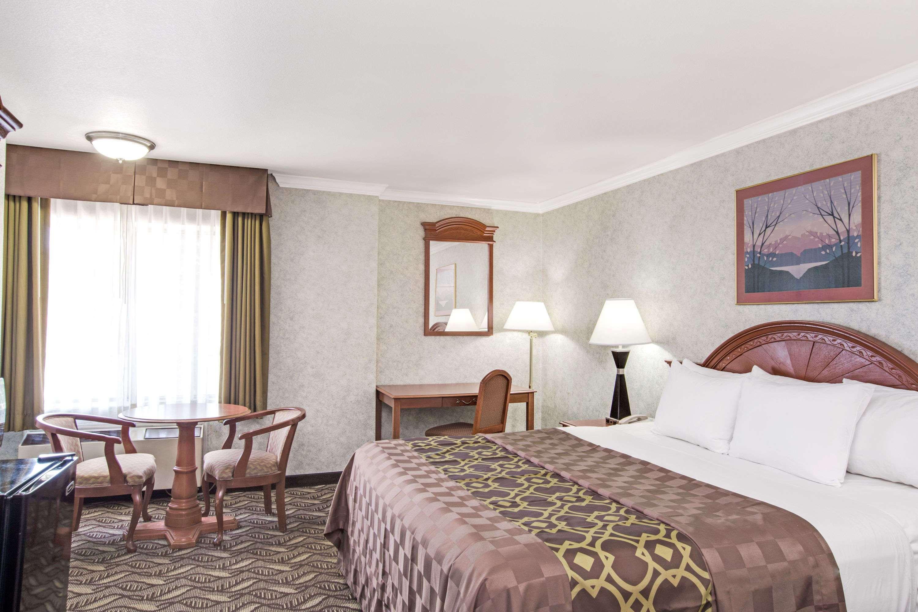 هتل Days Inn Los Angeles LAX/Redondo and Manhattan Beach لس آنجلس