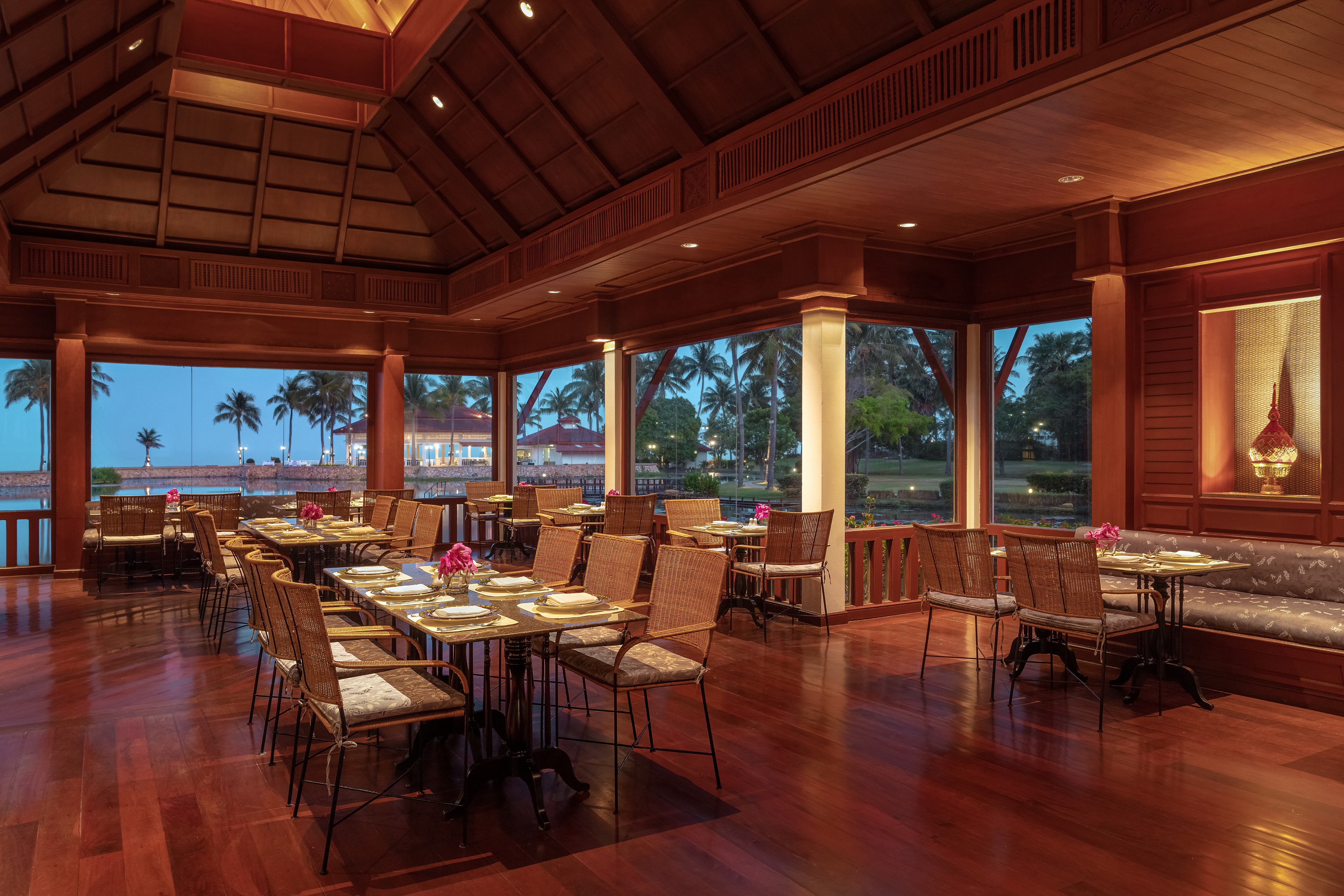 هتل Dusit Thani Hua Hin Hua Hin