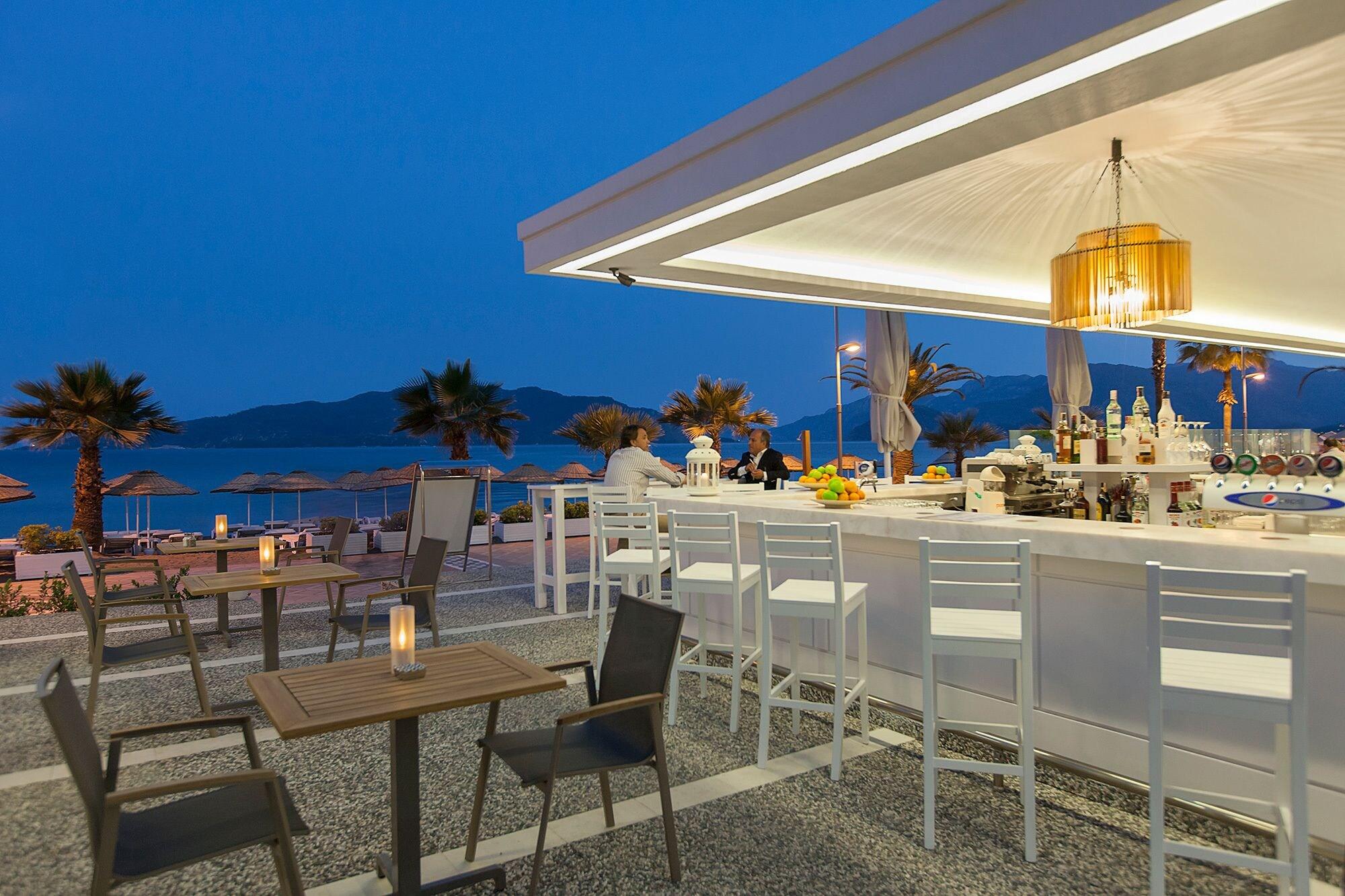 هتل The Beachfront Hotel مارماریس