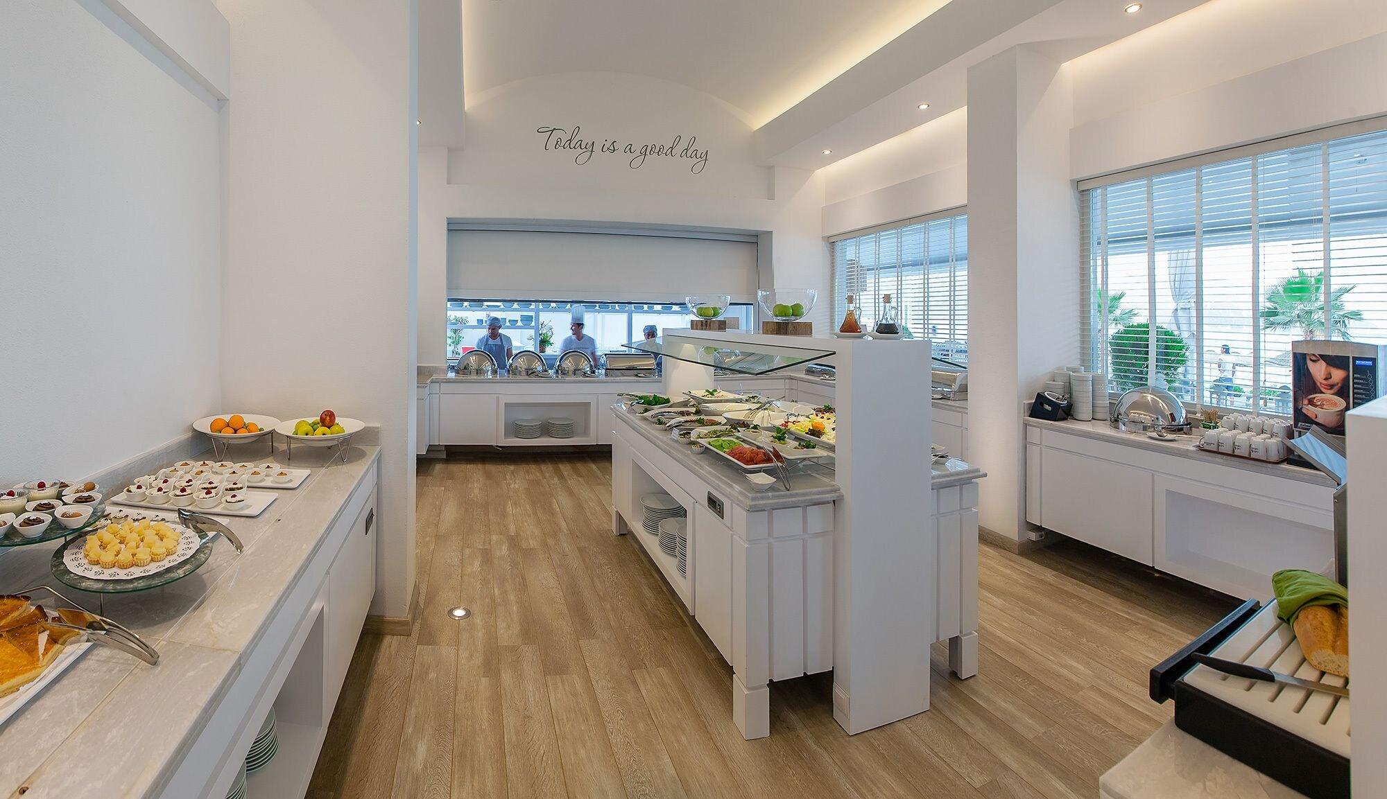 هتل The Beachfront Hotel مارماریس